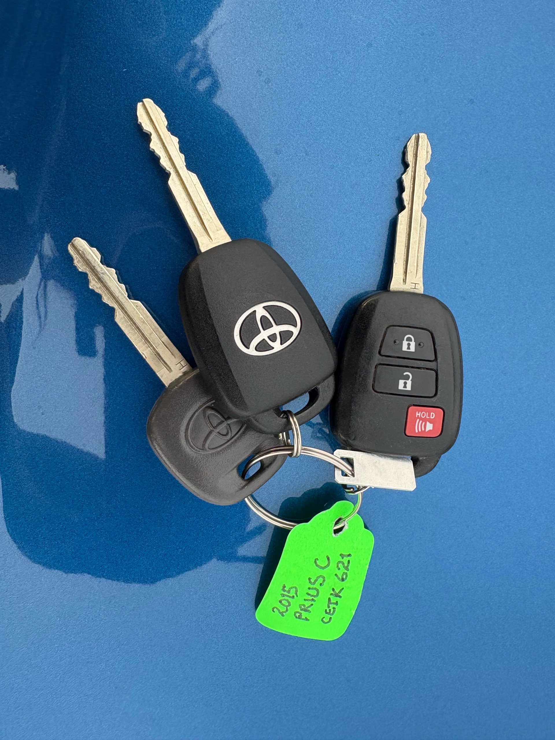/carzrus/2015-Toyota-Priusc-03050856703505378.jpg