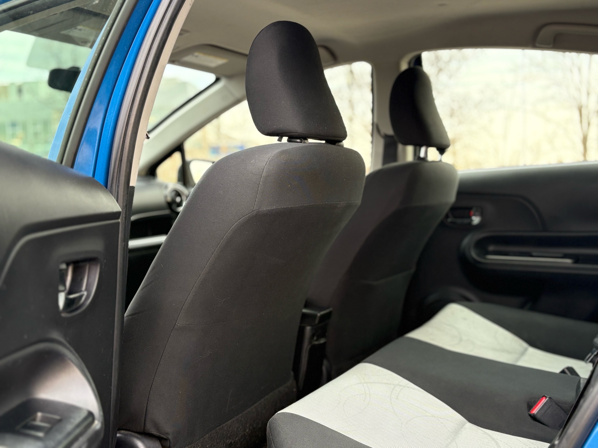 /carzrus/2015-Toyota-Priusc-24852163216806455.jpg