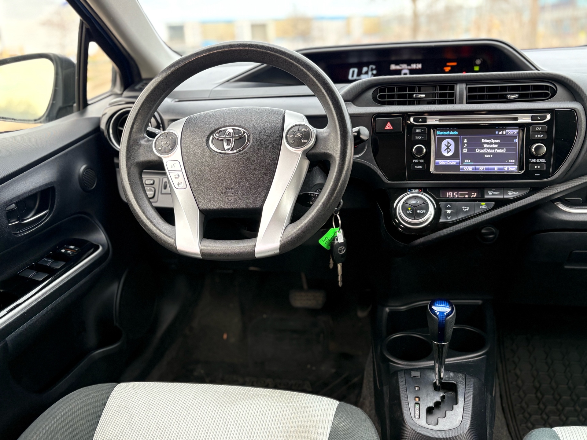 /carzrus/2015-Toyota-Priusc-32474112108449593.jpg