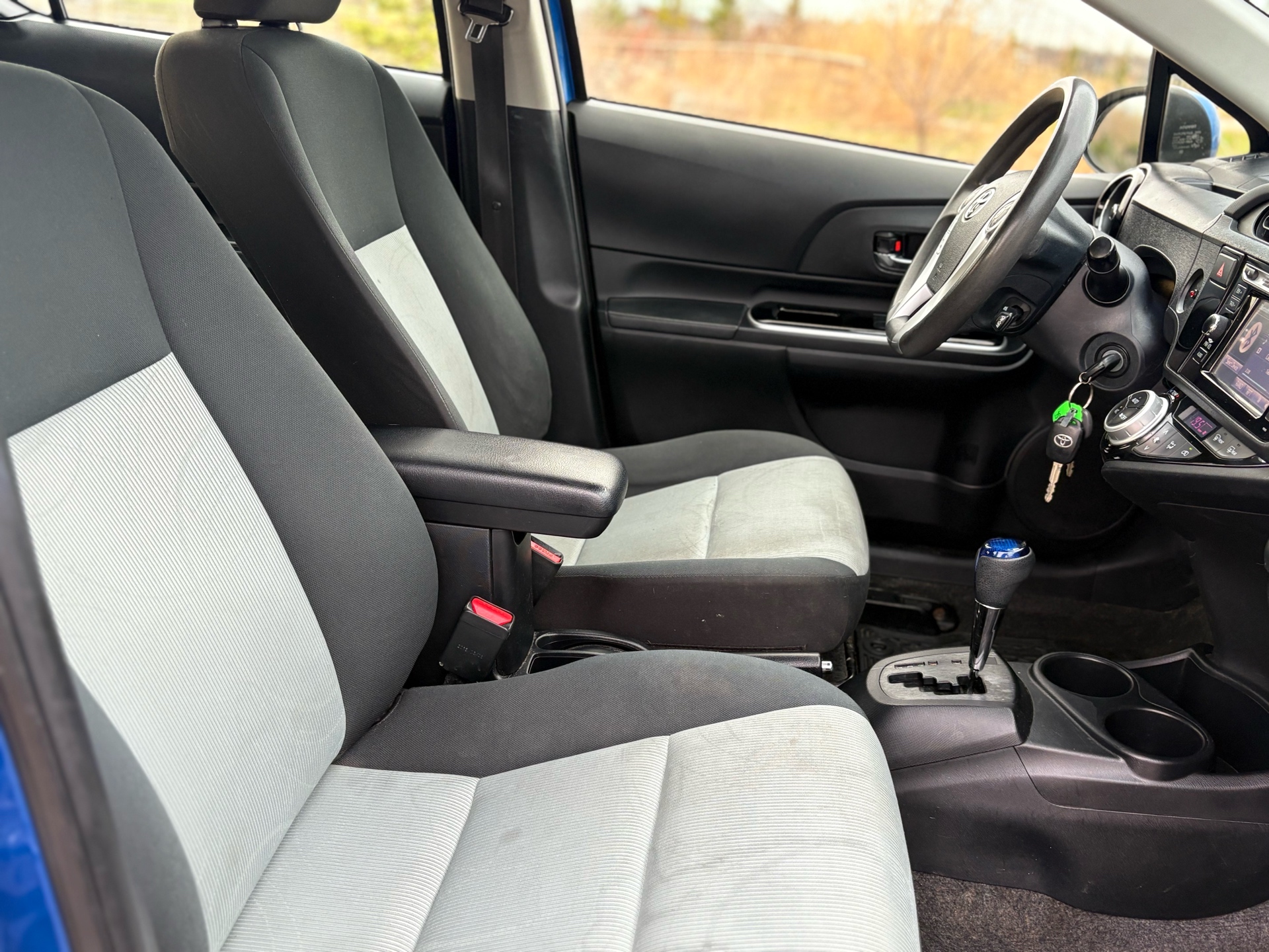 /carzrus/2015-Toyota-Priusc-4570551654103814.jpg