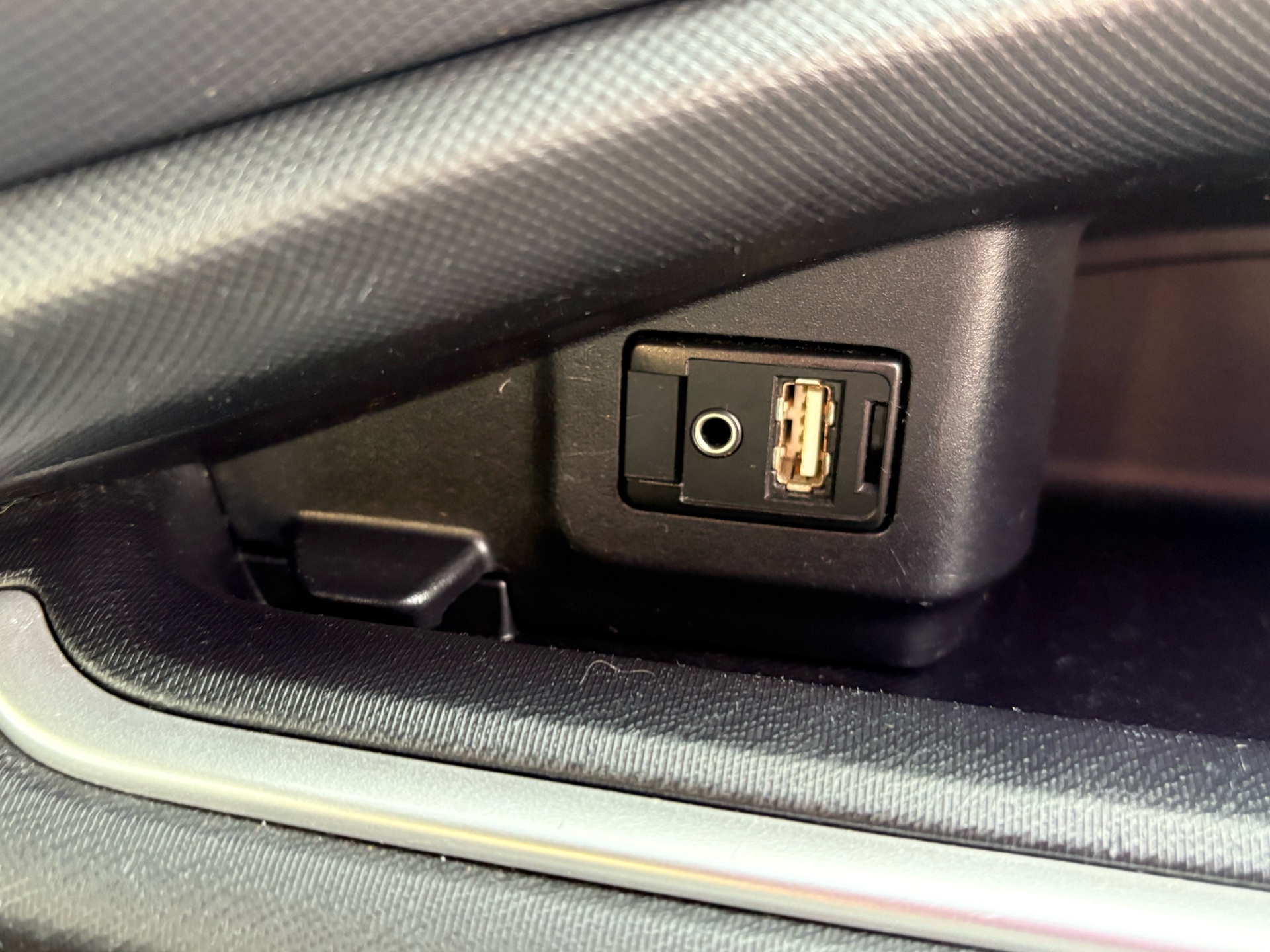 /carzrus/2015-Toyota-Priusc-48555633623392436.jpg