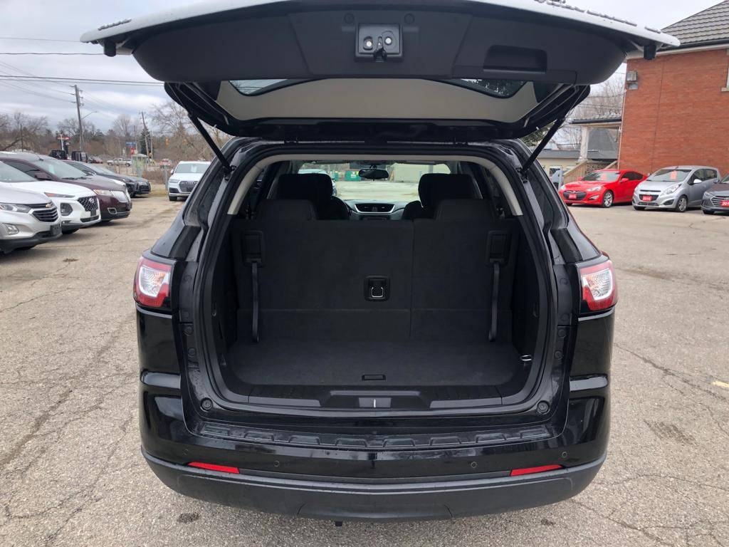 /carzrus/2016-Chevrolet-Traverse-048695427211015385.jpg
