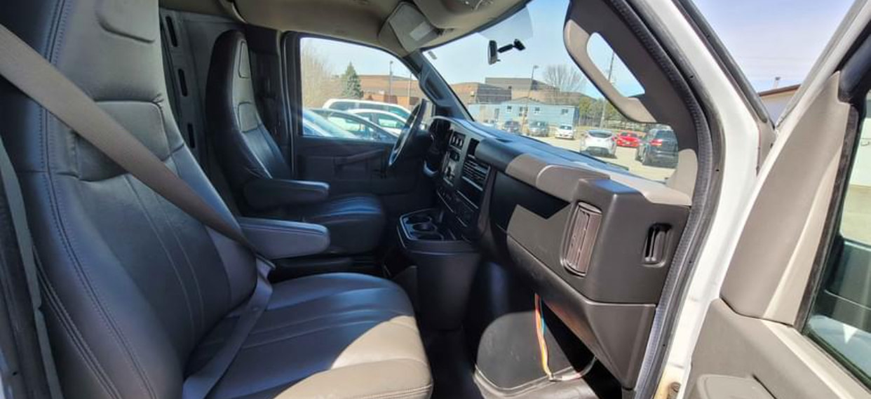 /carzrus/2017-Chevrolet-ExpressCargo-4537694436348423.jpg