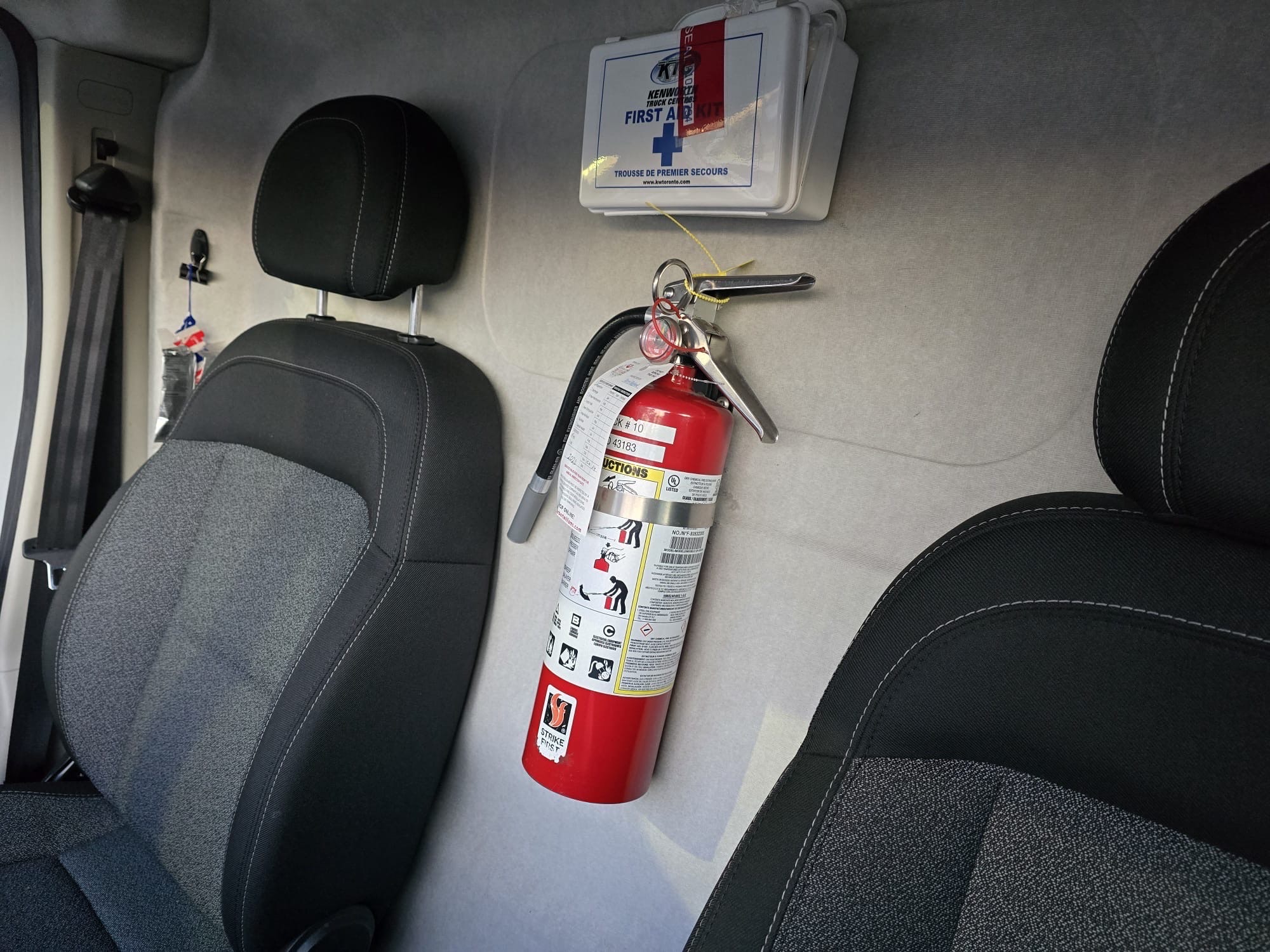 /carzrus/2018-Ford-Transit-021447018060652523.jpg