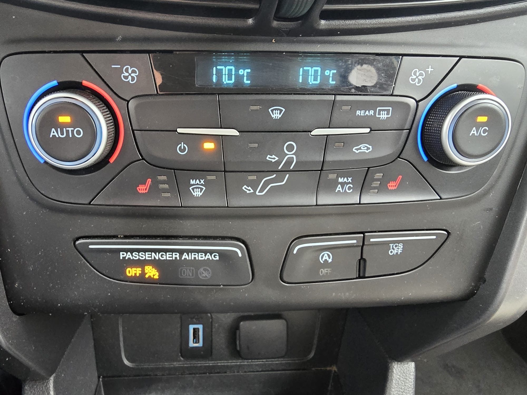 /carzrus/2019-Ford-Escape-40197370557026213.jpg