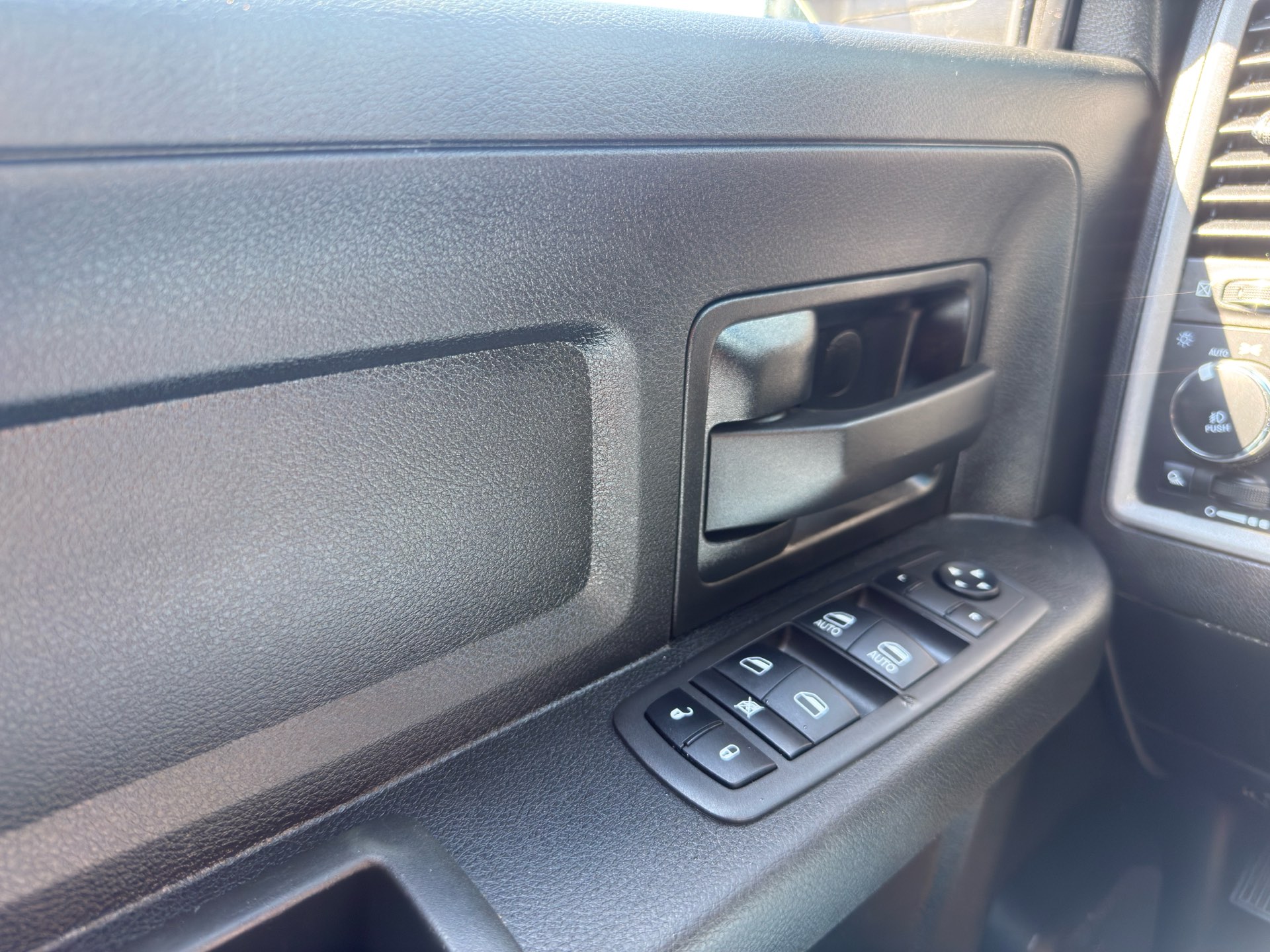 /caspianautosalesservices/2021-RAM-1500CLASSIC-5062955068535306.jpg