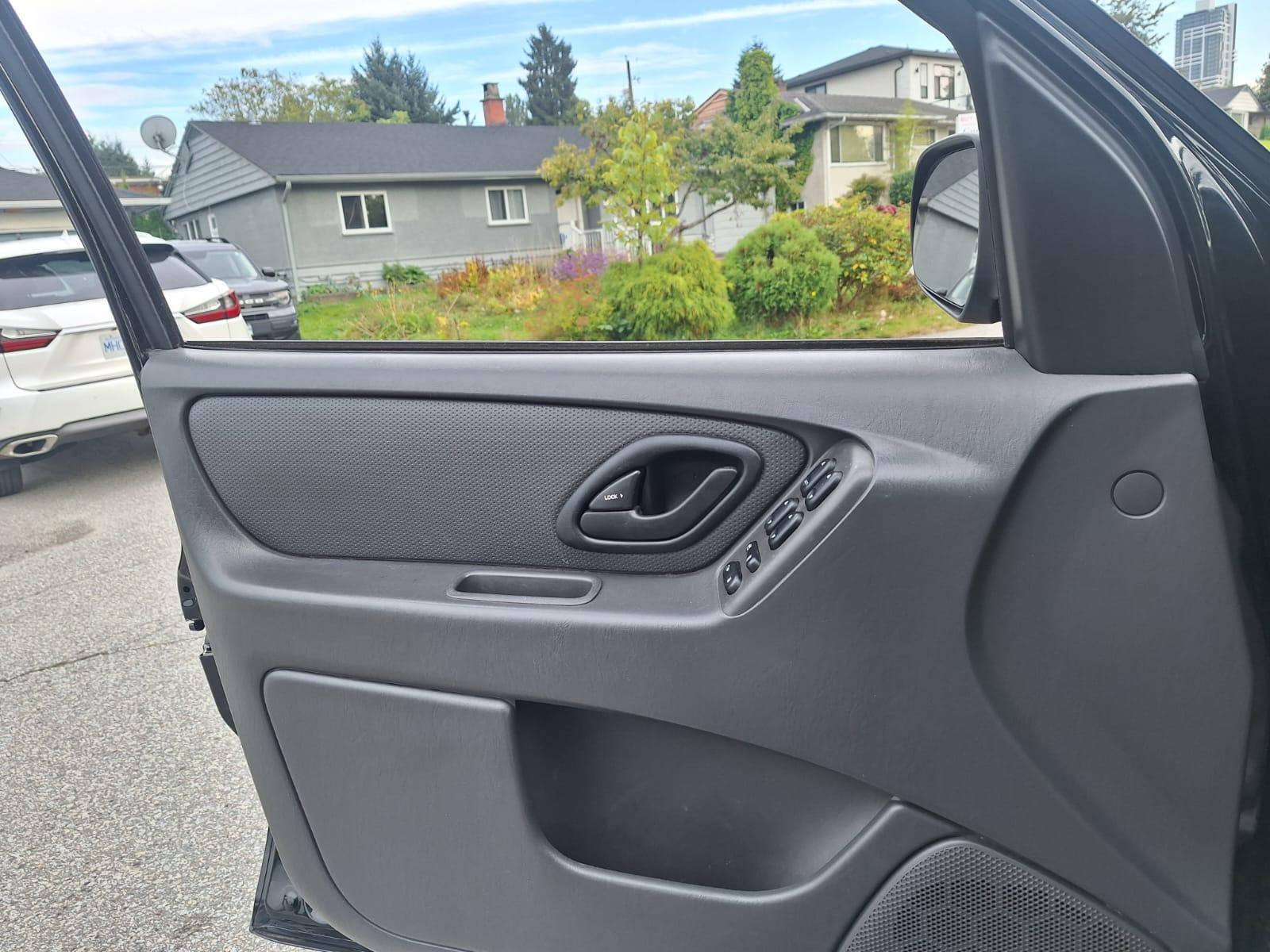/choosesuperauto/2007-Ford-Escape-31289359821957086.jpg