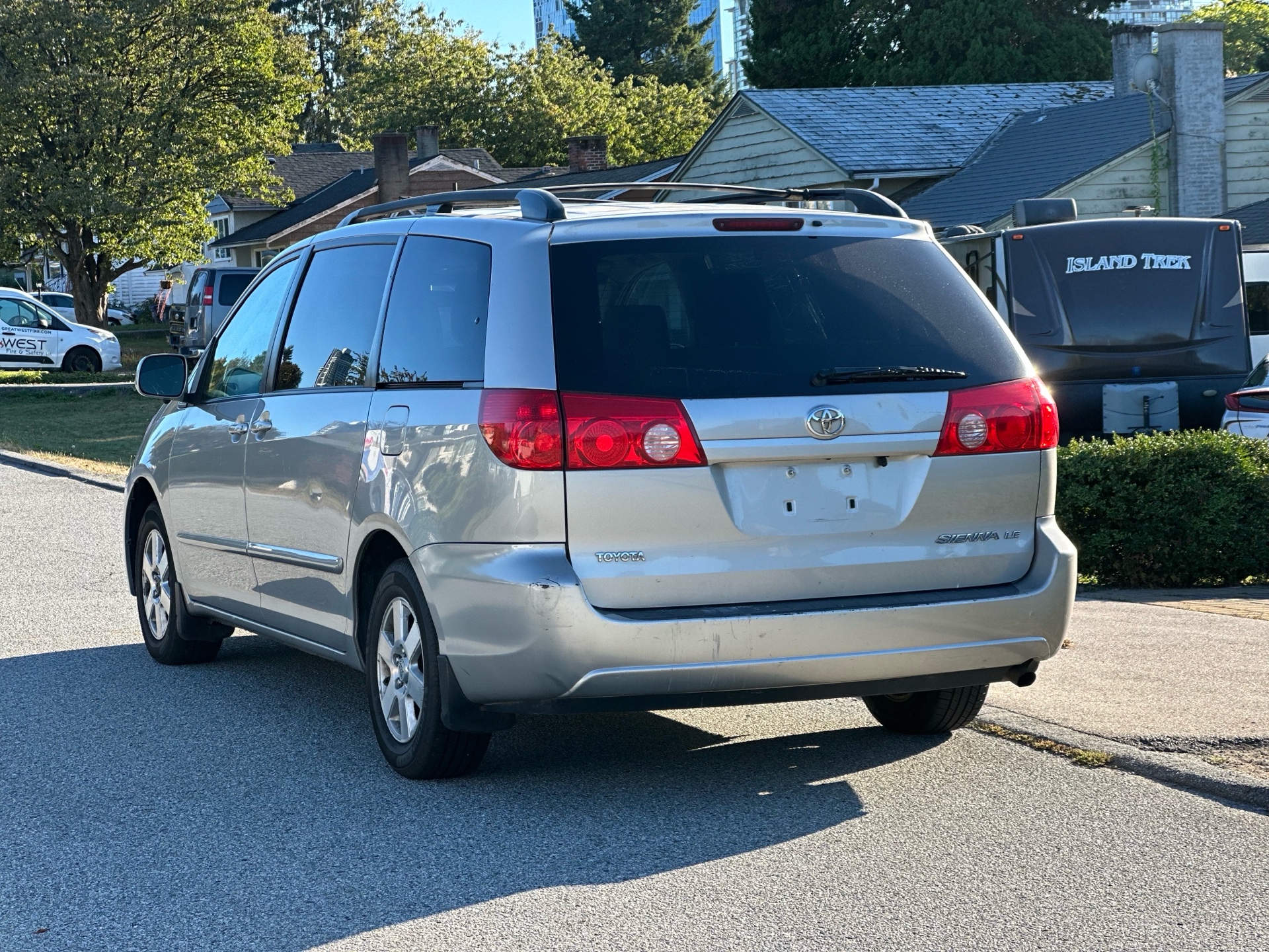 /choosesuperauto/2009-Toyota-Sienna-2932149098300447.jpg