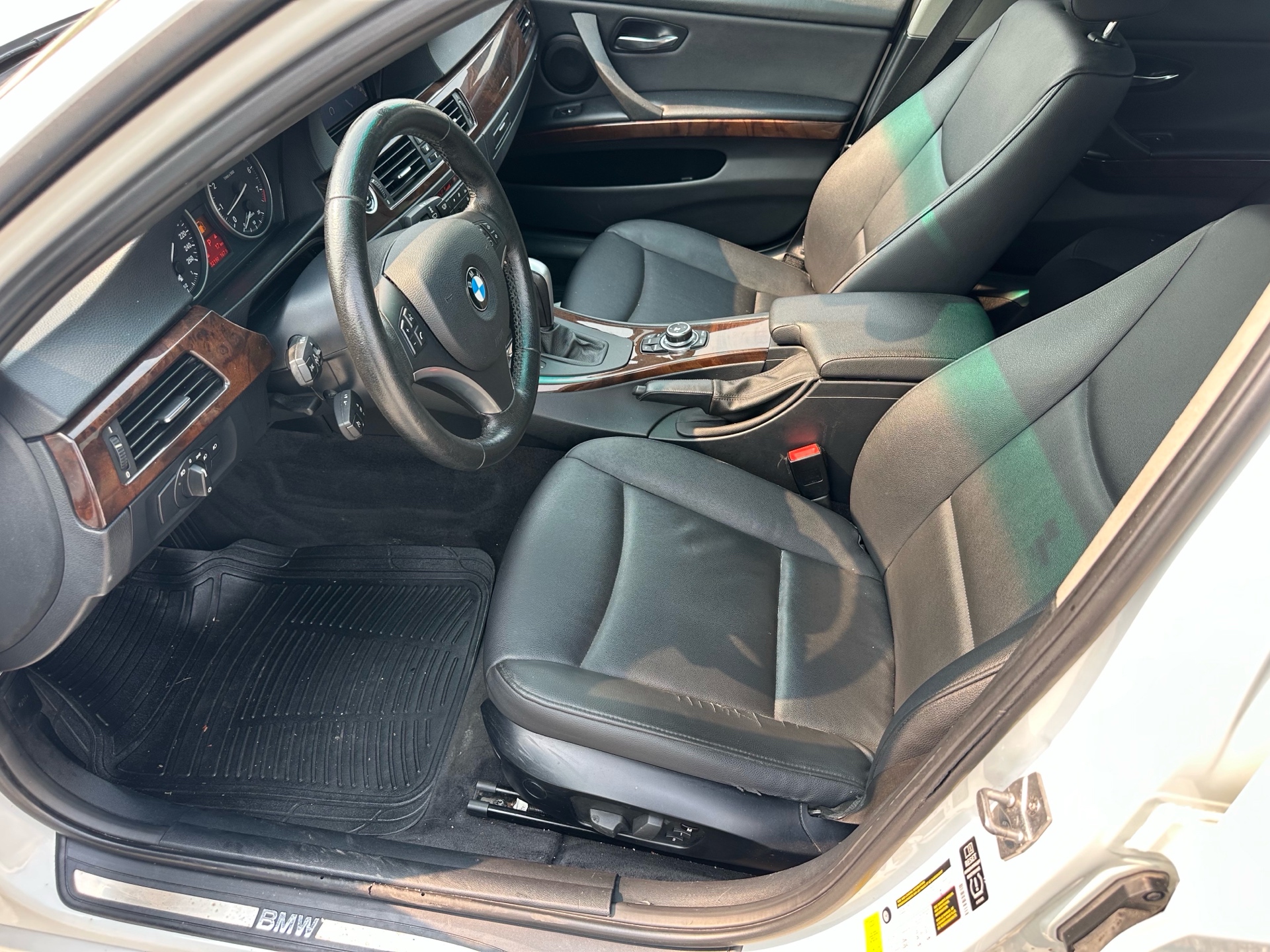 /choosesuperauto/2011-BMW-3Series-03489552765710058.jpg