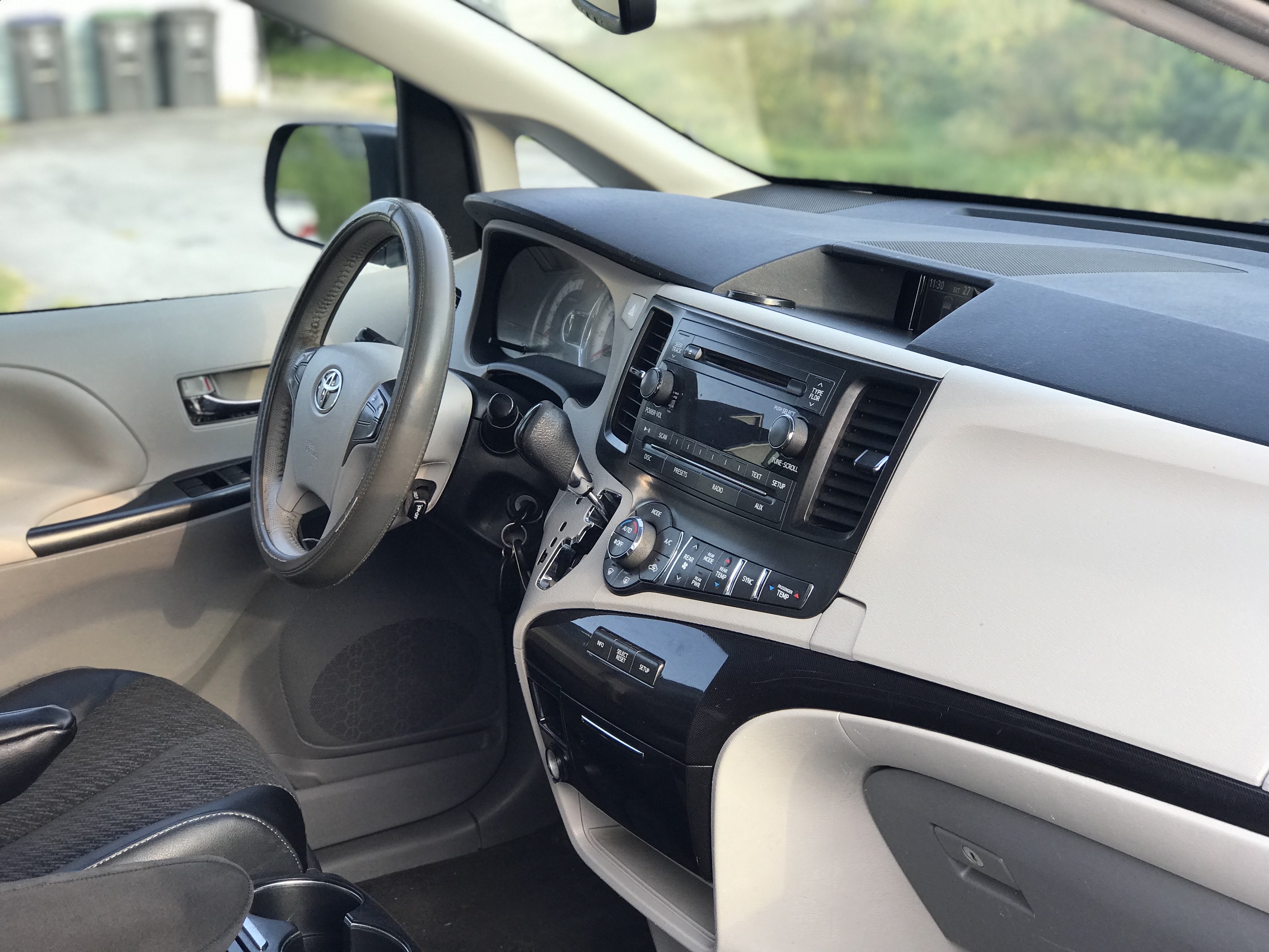 /choosesuperauto/2013-Toyota-Sienna-01417093845341455.jpg