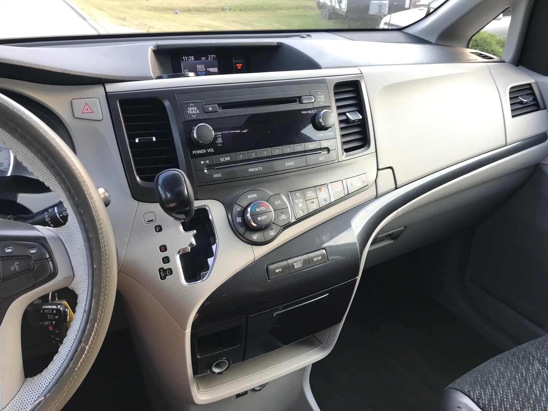 /choosesuperauto/2013-Toyota-Sienna-5890421515068887.jpg