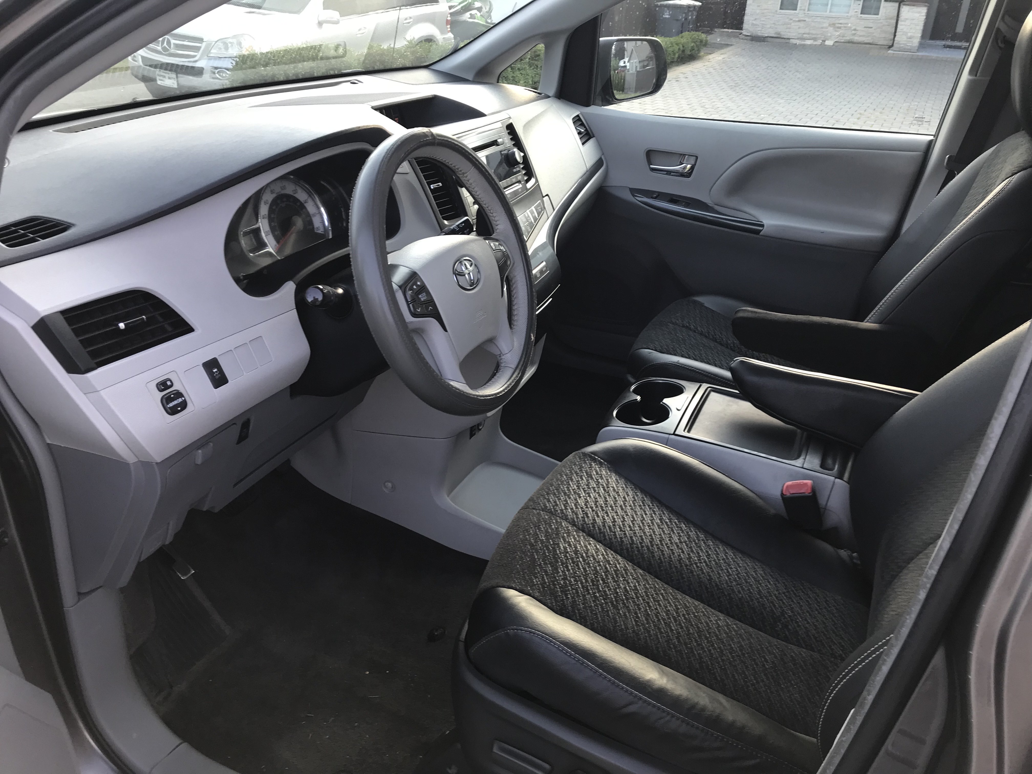 /choosesuperauto/2013-Toyota-Sienna-8736223709744377.jpg