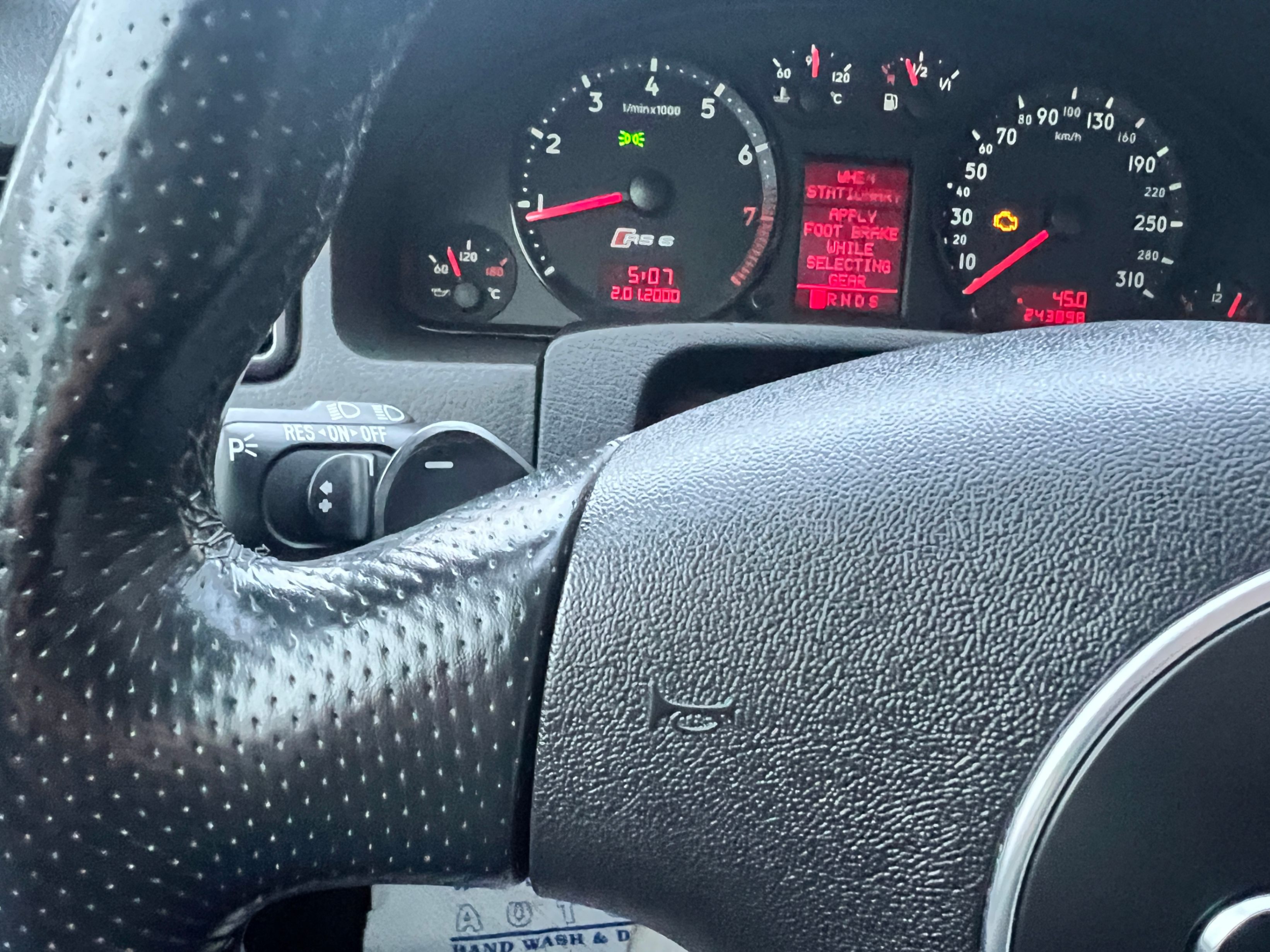 /crownautomobile/2004-Audi-RS6-6123099989644925.jpg