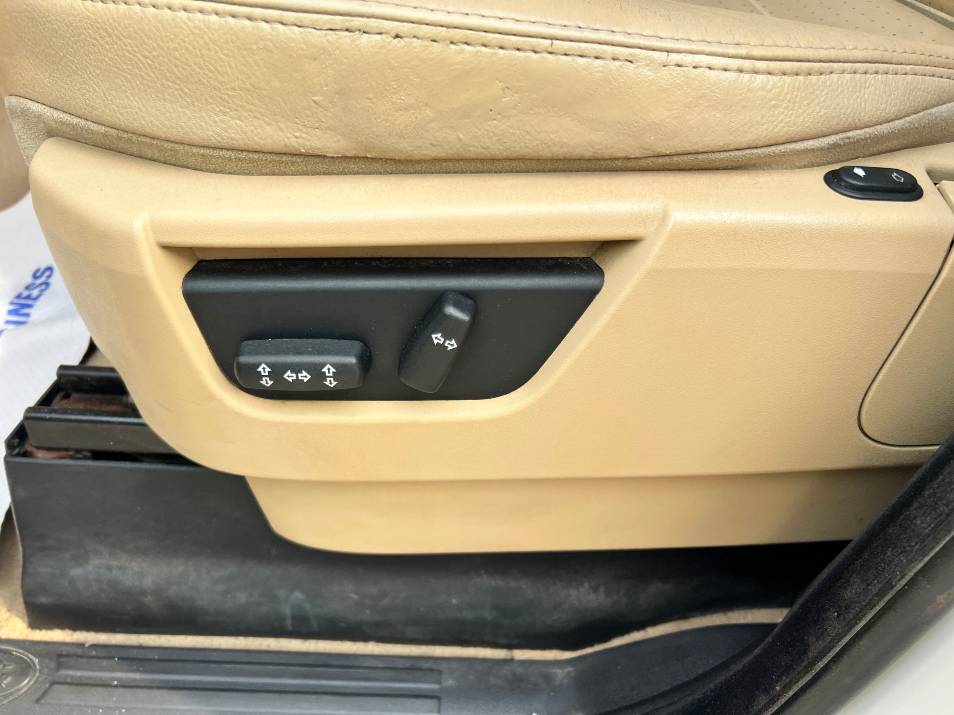 /crownautomobile/2008-LandRover-LR3-41917943726692464.jpg