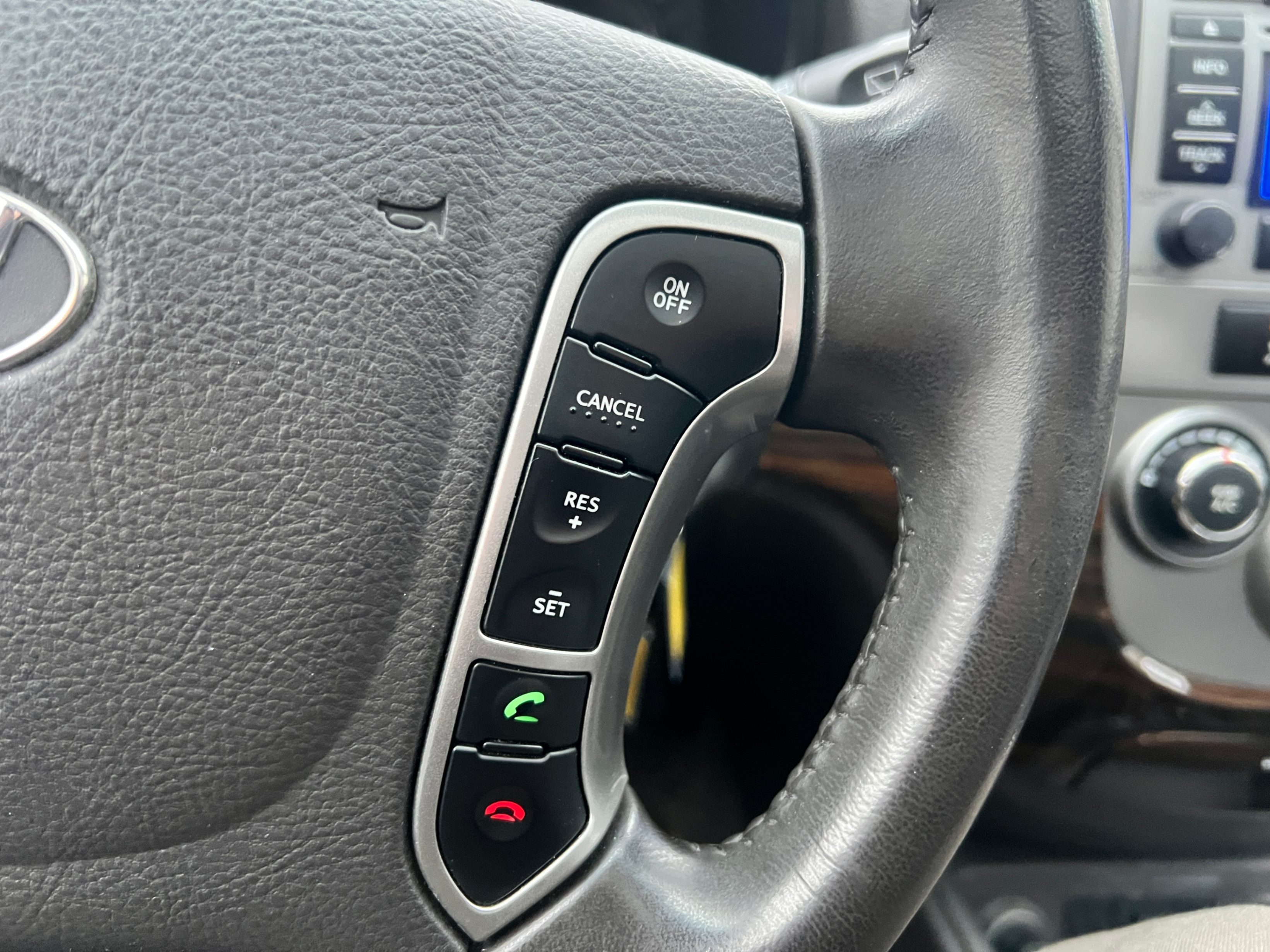 /crownautomobile/2011-Hyundai-SantaFe-04716074998290565.jpg