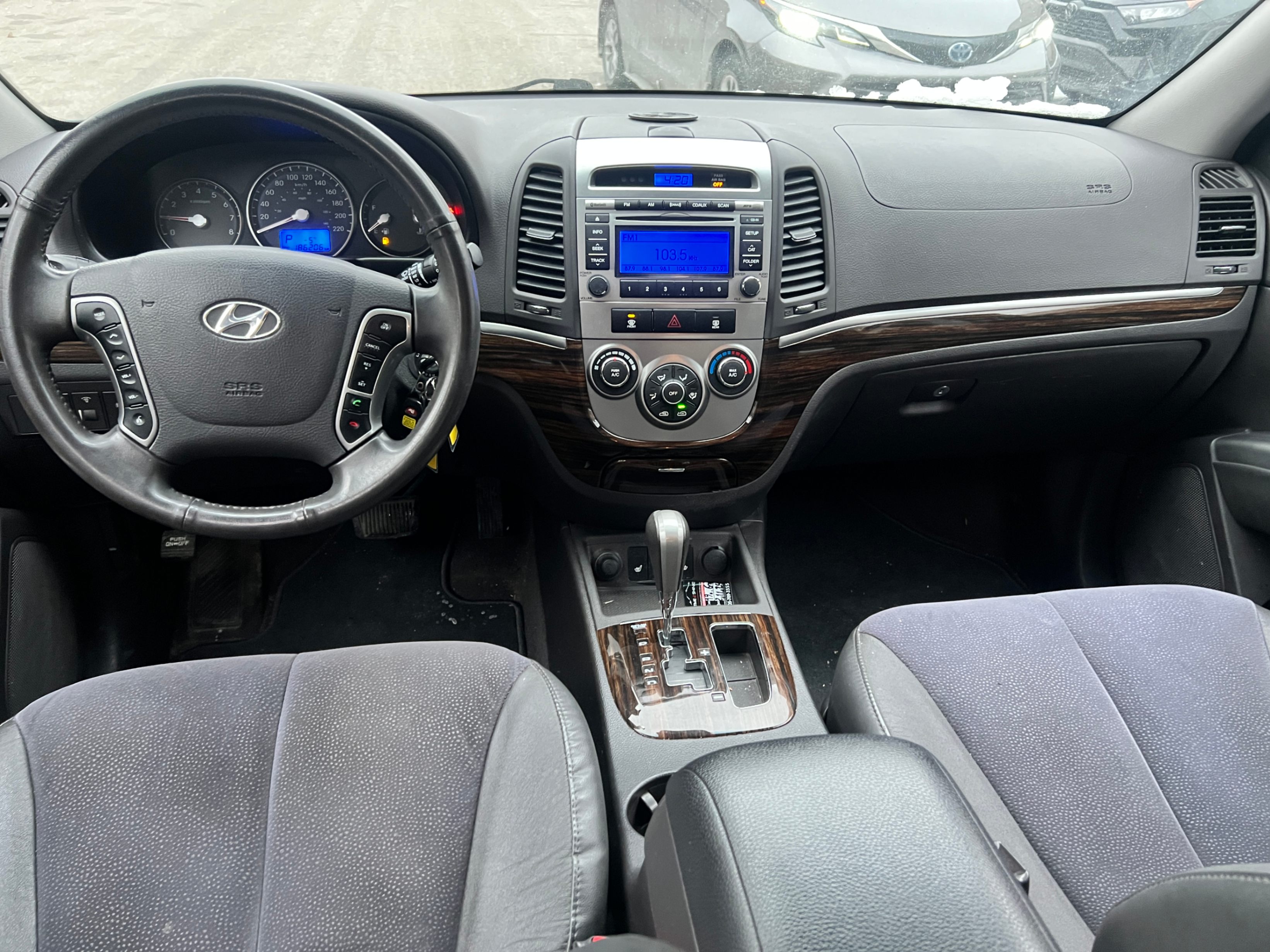 /crownautomobile/2011-Hyundai-SantaFe-9619041094690948.jpg