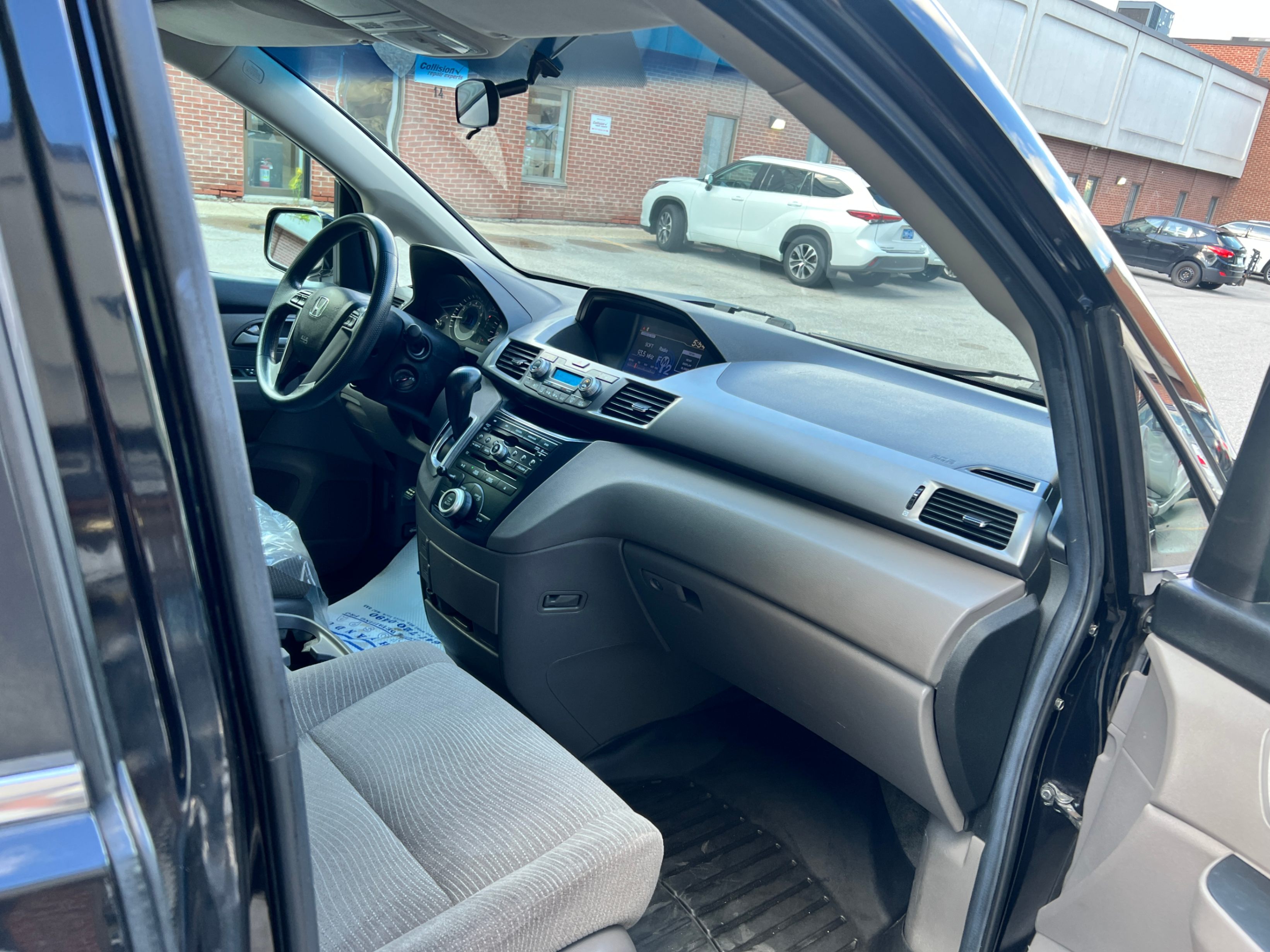 /crownautomobile/2012-Honda-Odyssey-3143649709797849.jpg