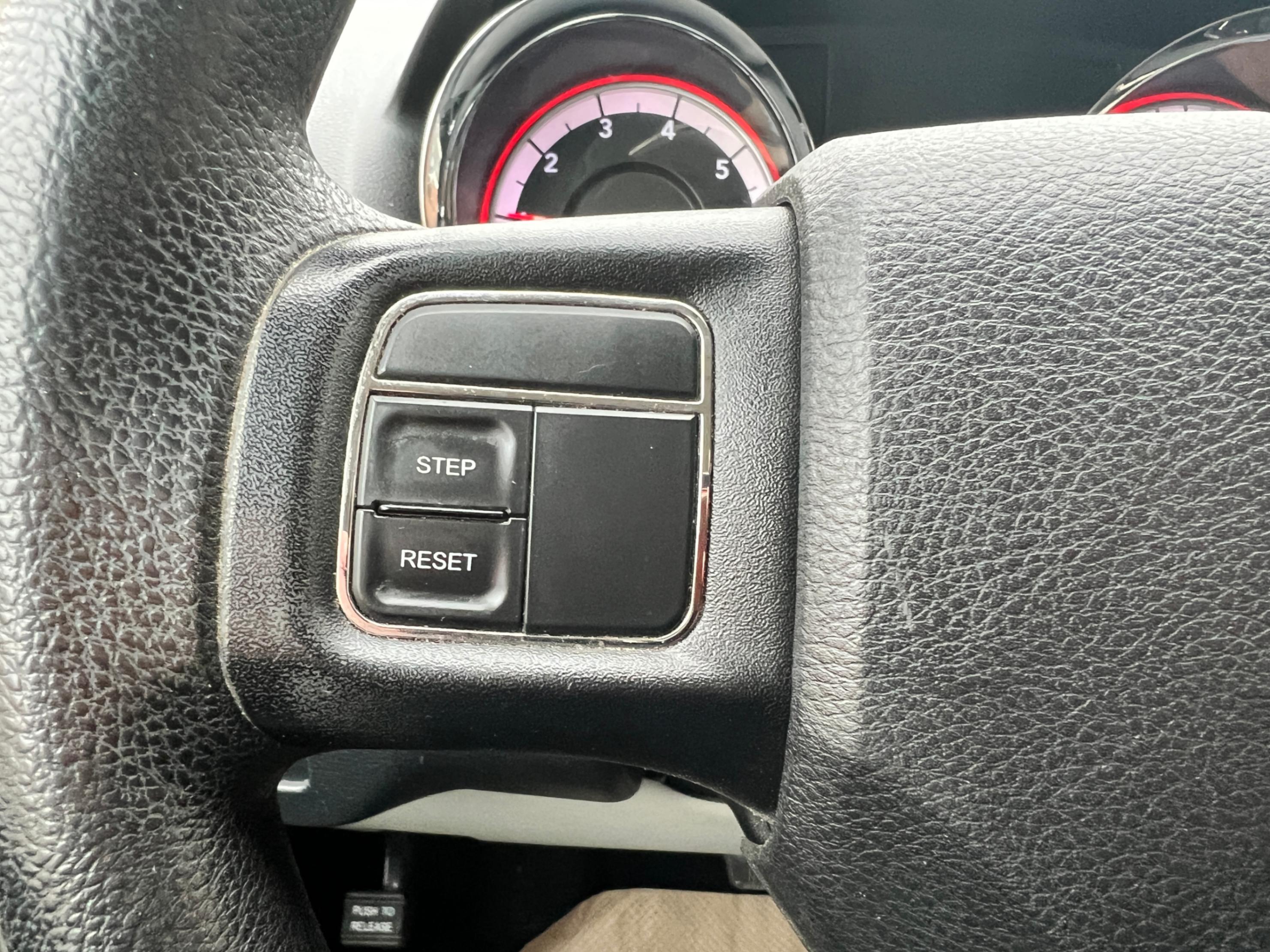 /crownautomobile/2013-Dodge-GrandCaravan-9355565856900934.jpg