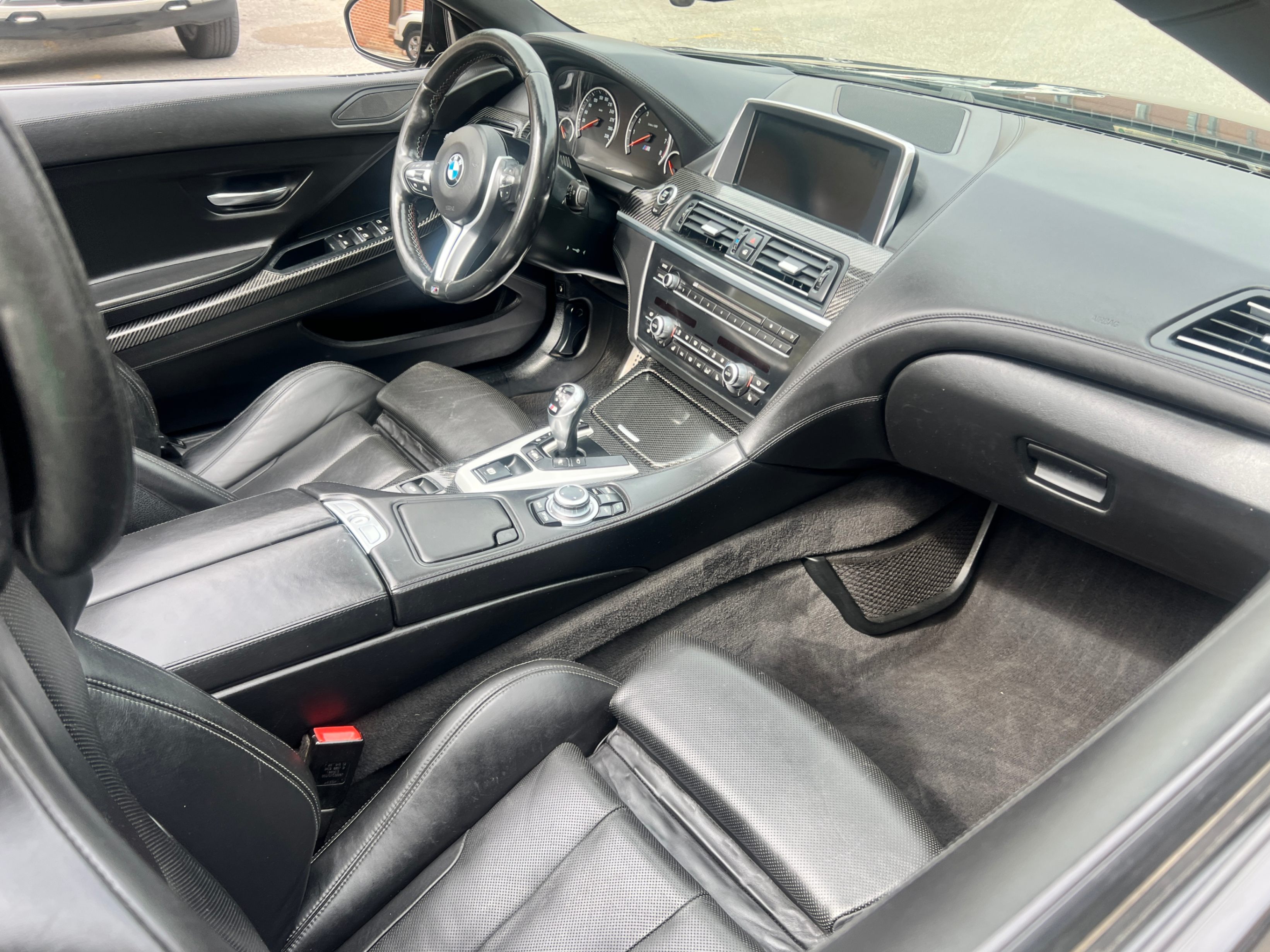 /crownautomobile/2014-BMW-M6-48018304462689176.jpg