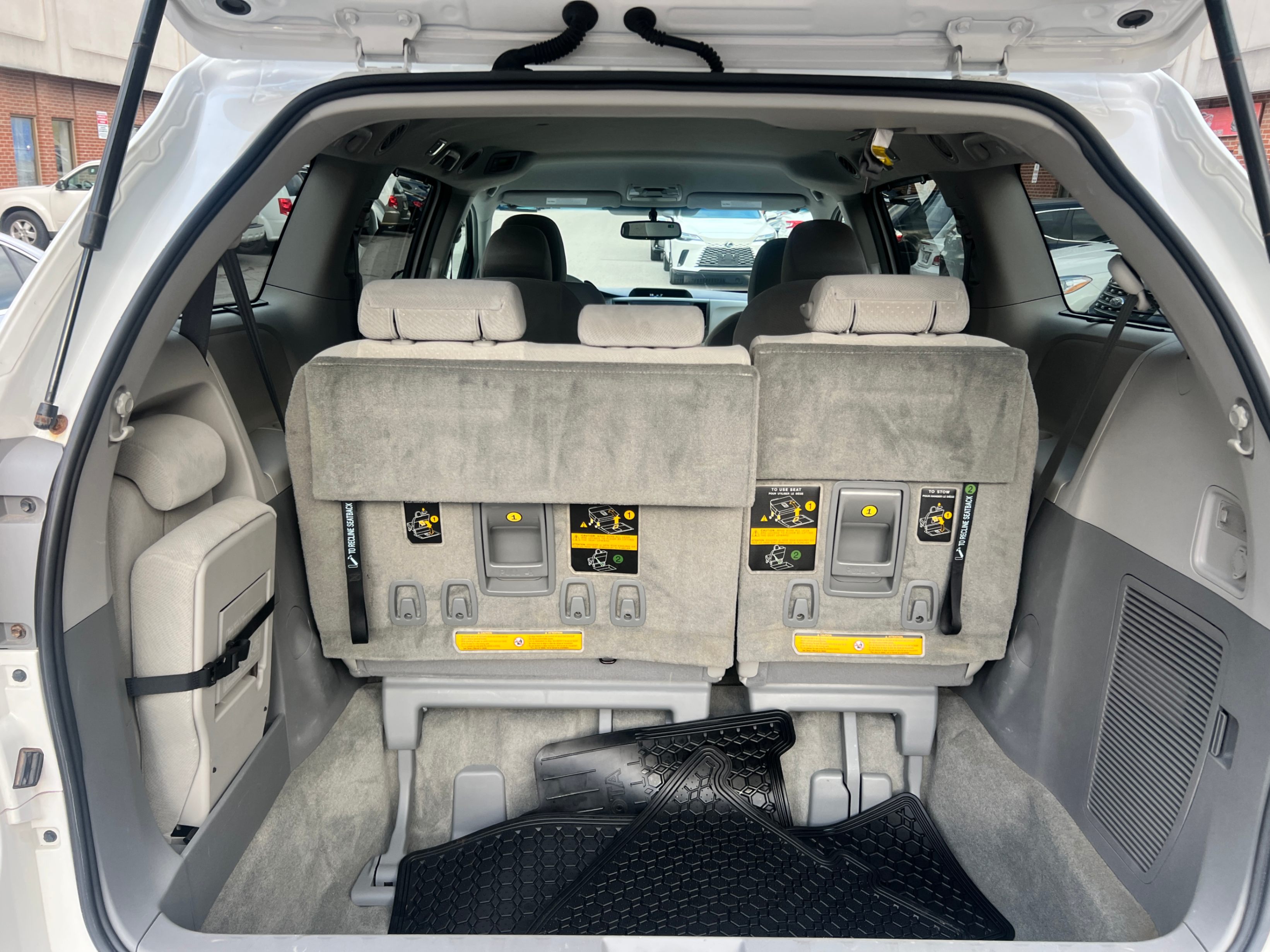 /crownautomobile/2014-Toyota-Sienna-0038924260562140933.jpg