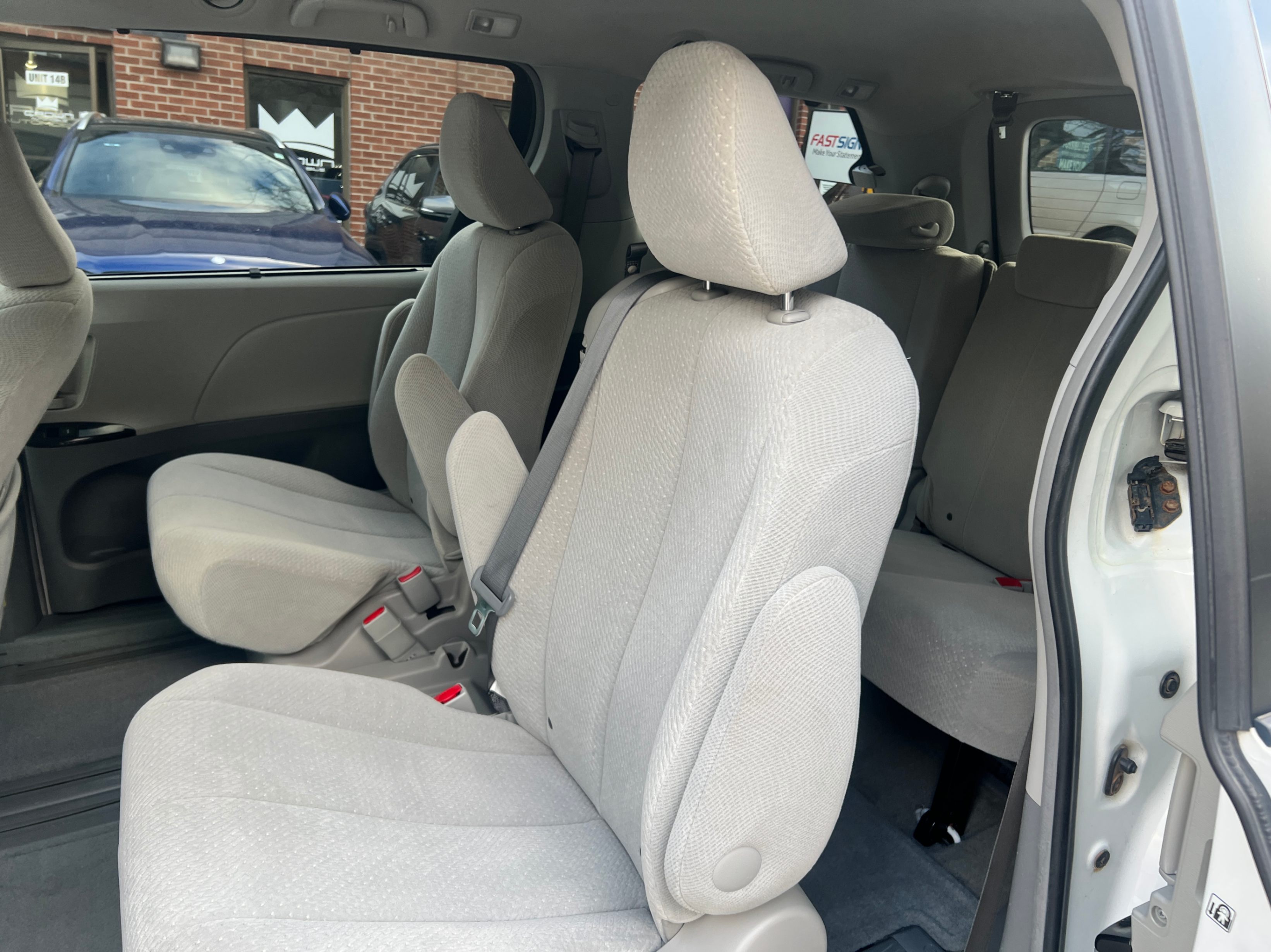 /crownautomobile/2014-Toyota-Sienna-21087629247364892.jpg