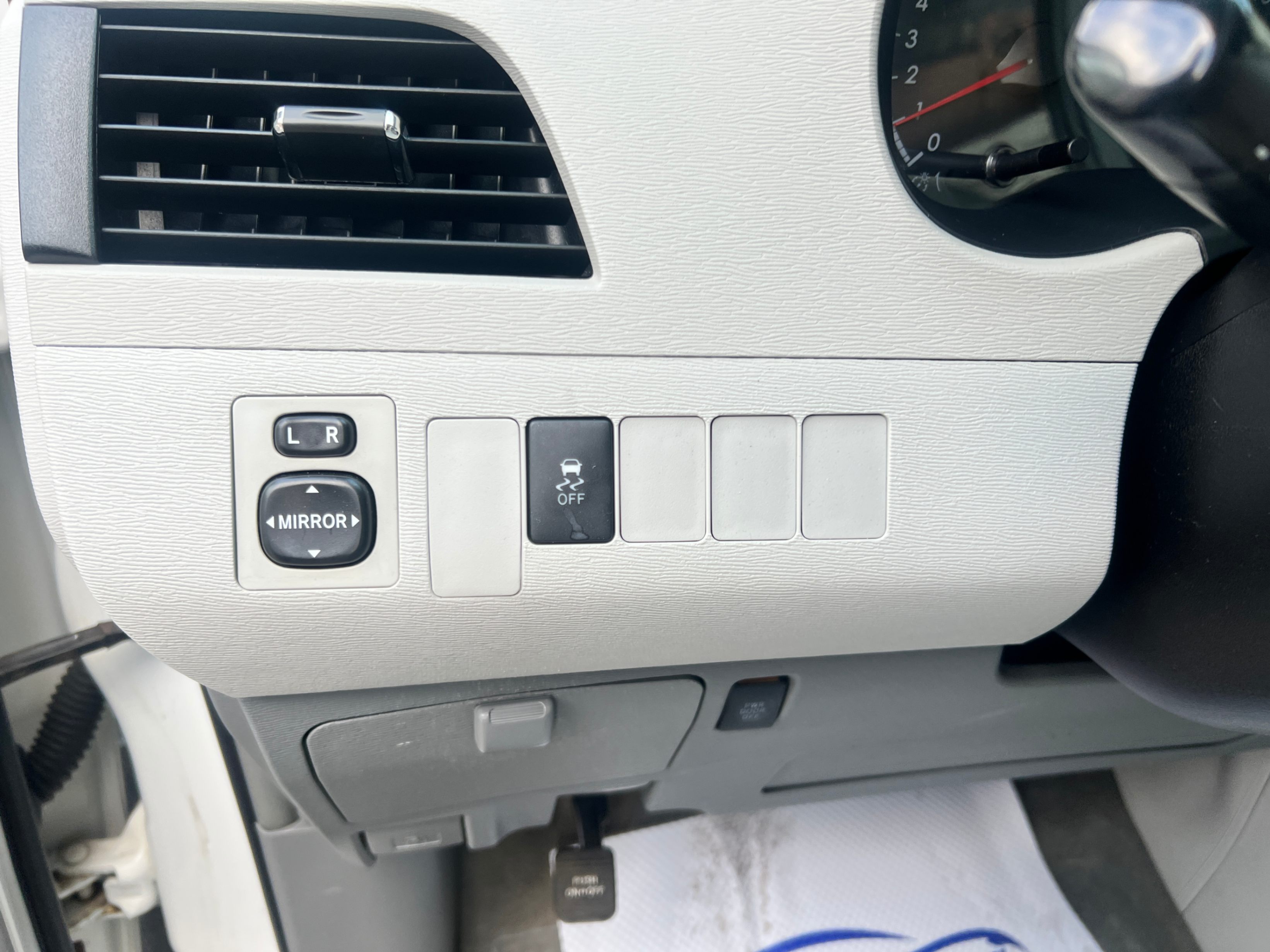 /crownautomobile/2014-Toyota-Sienna-32558346941301264.jpg