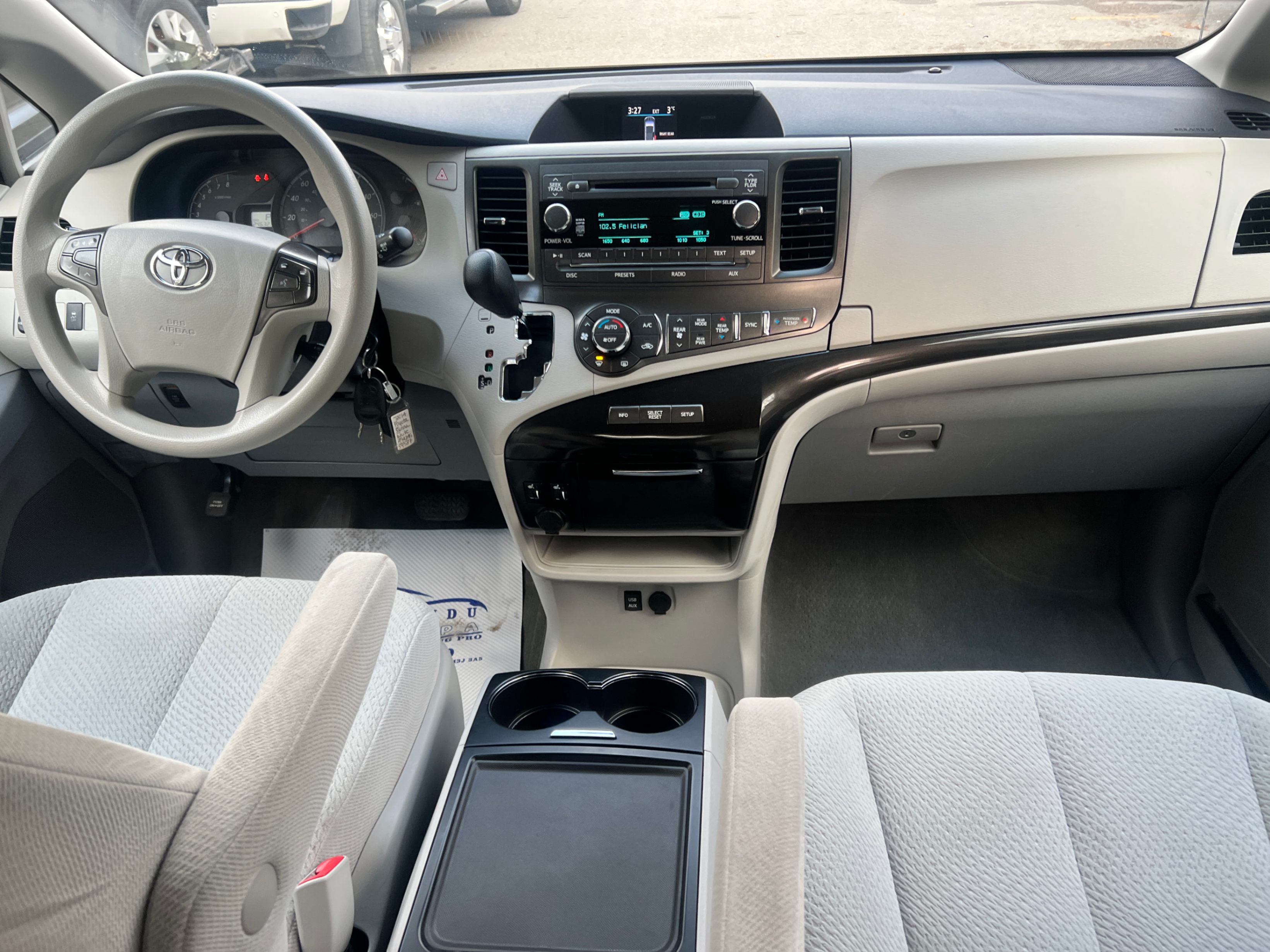 /crownautomobile/2014-Toyota-Sienna-361938976383092.jpg