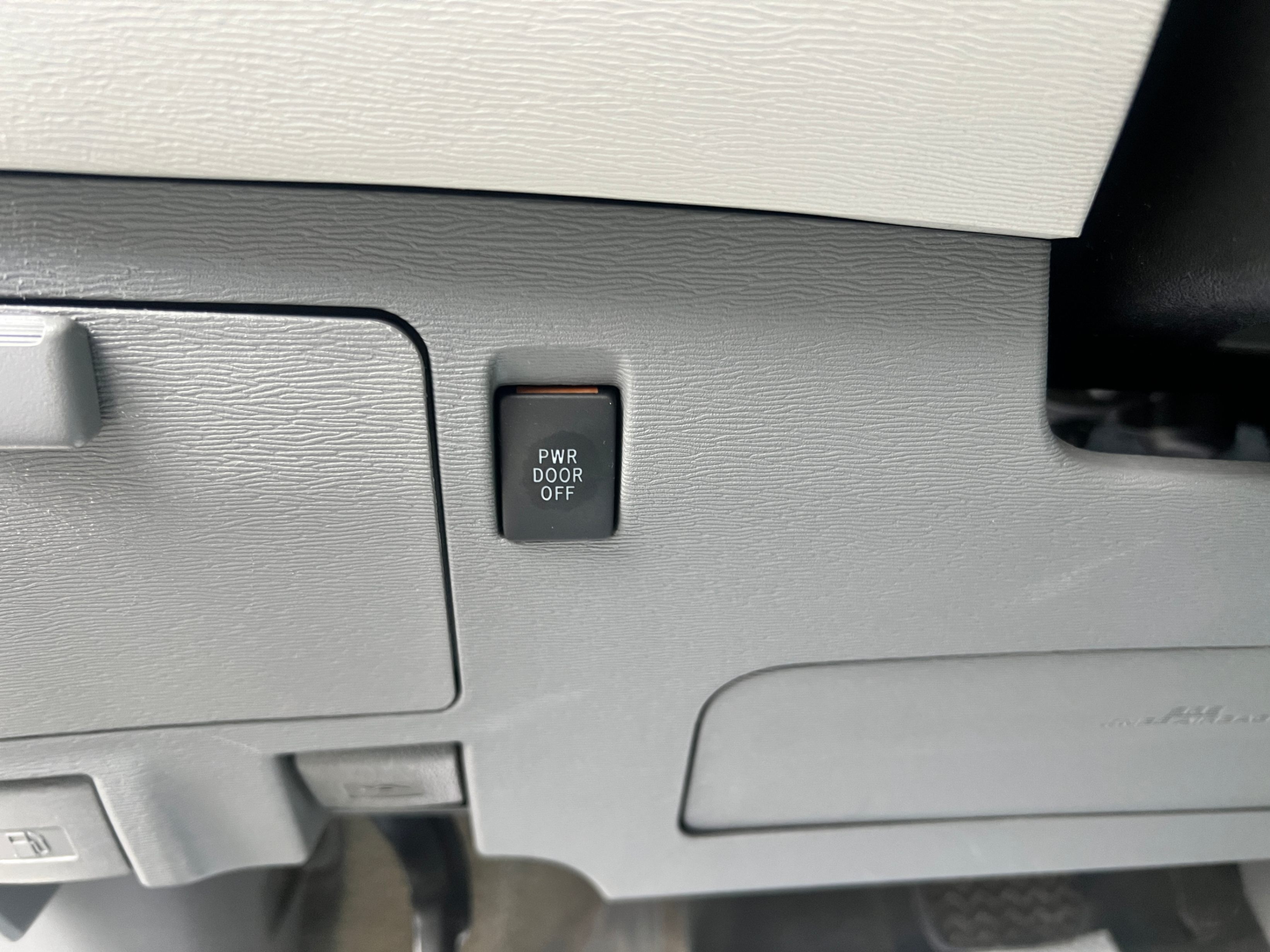 /crownautomobile/2014-Toyota-Sienna-4984570056479498.jpg