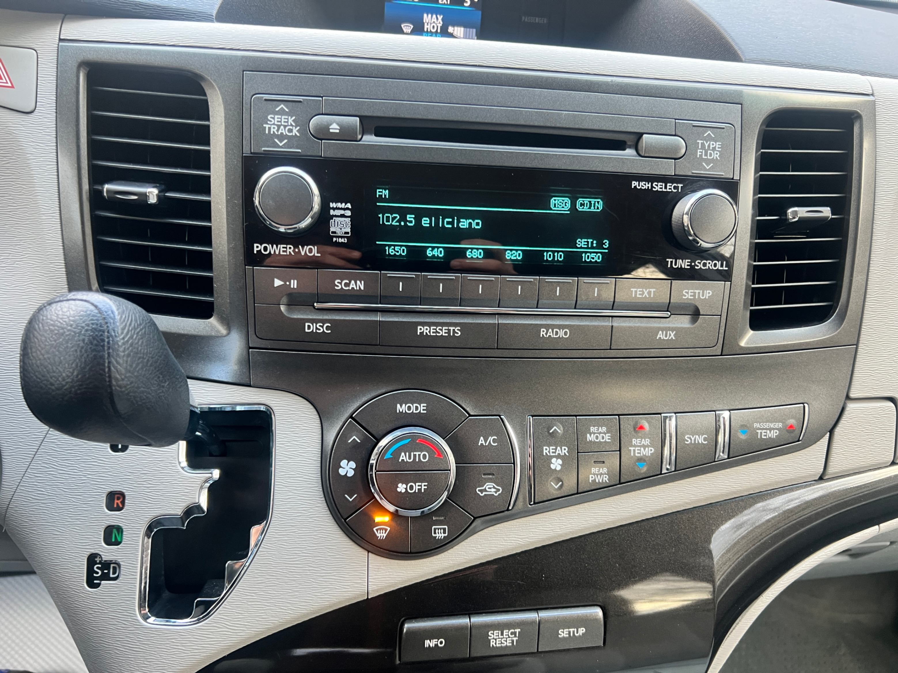 /crownautomobile/2014-Toyota-Sienna-7788941174792863.jpg