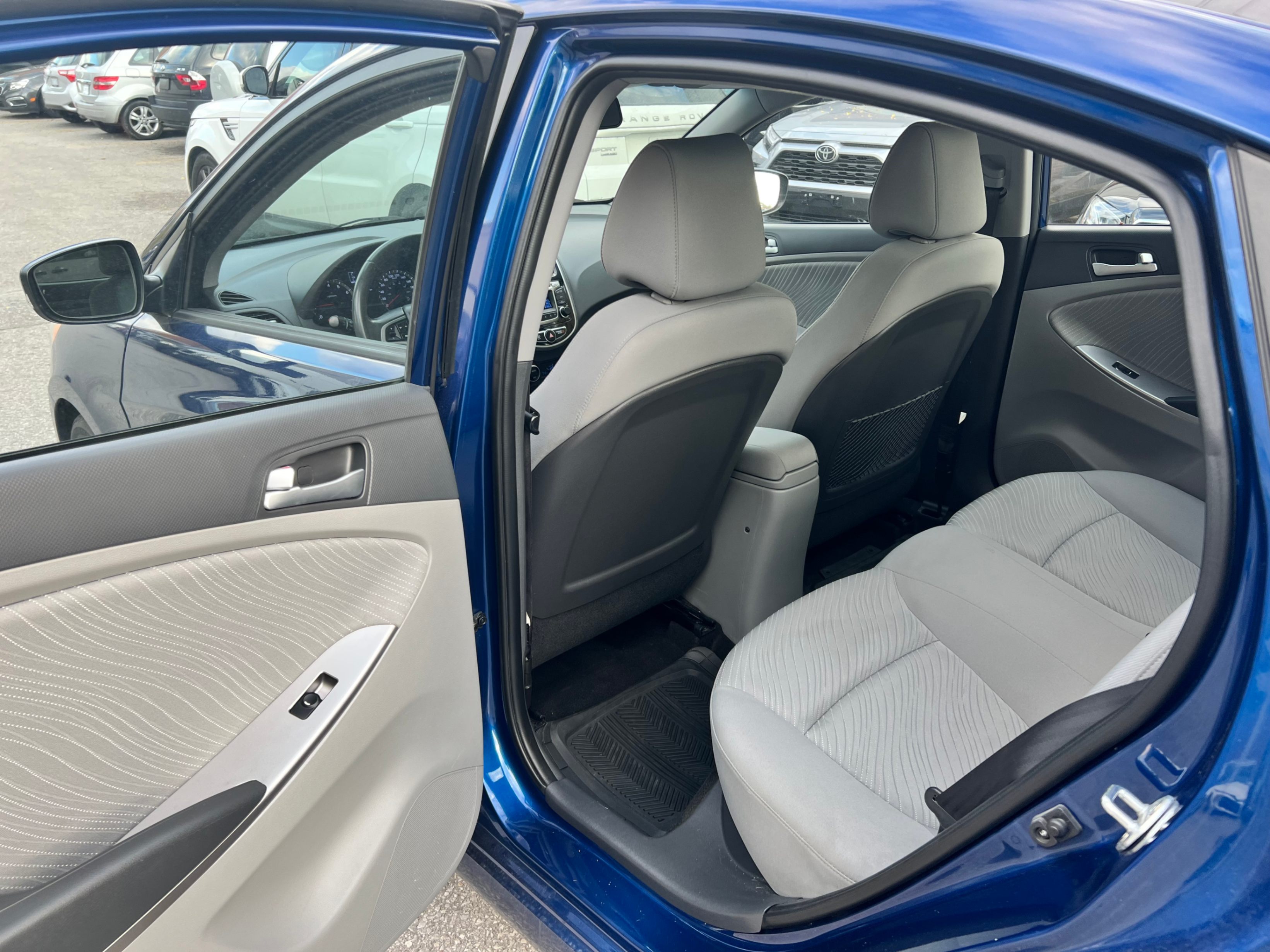 /crownautomobile/2015-Hyundai-Accent-25748759673711197.jpg