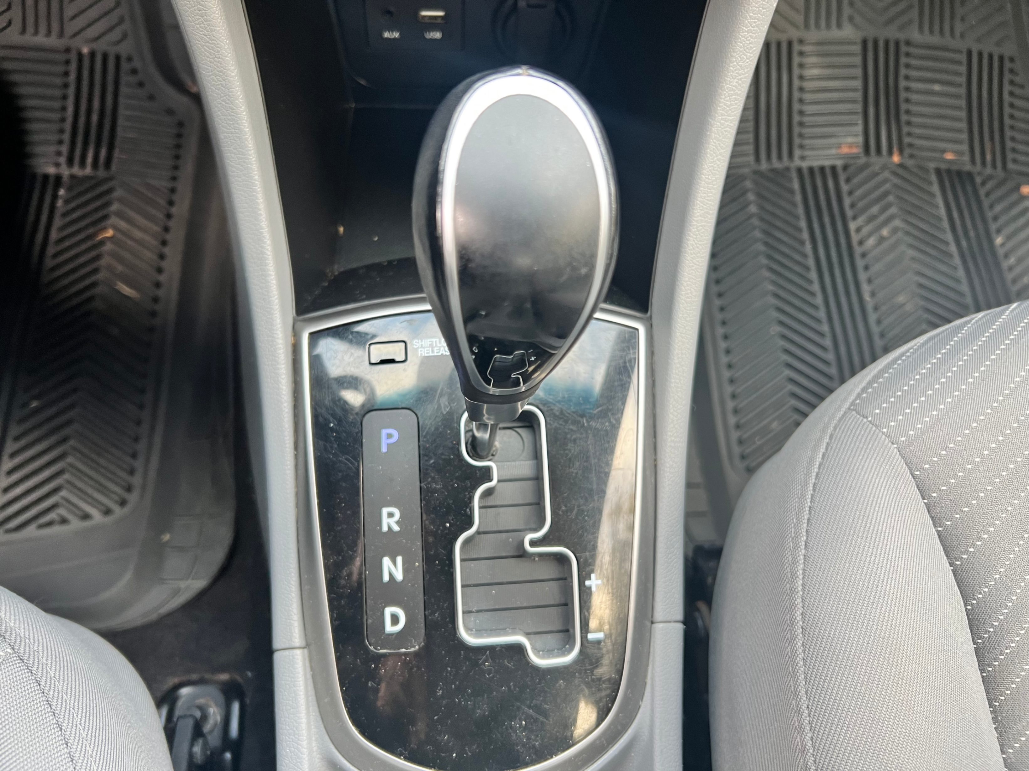 /crownautomobile/2015-Hyundai-Accent-5852023749330559.jpg
