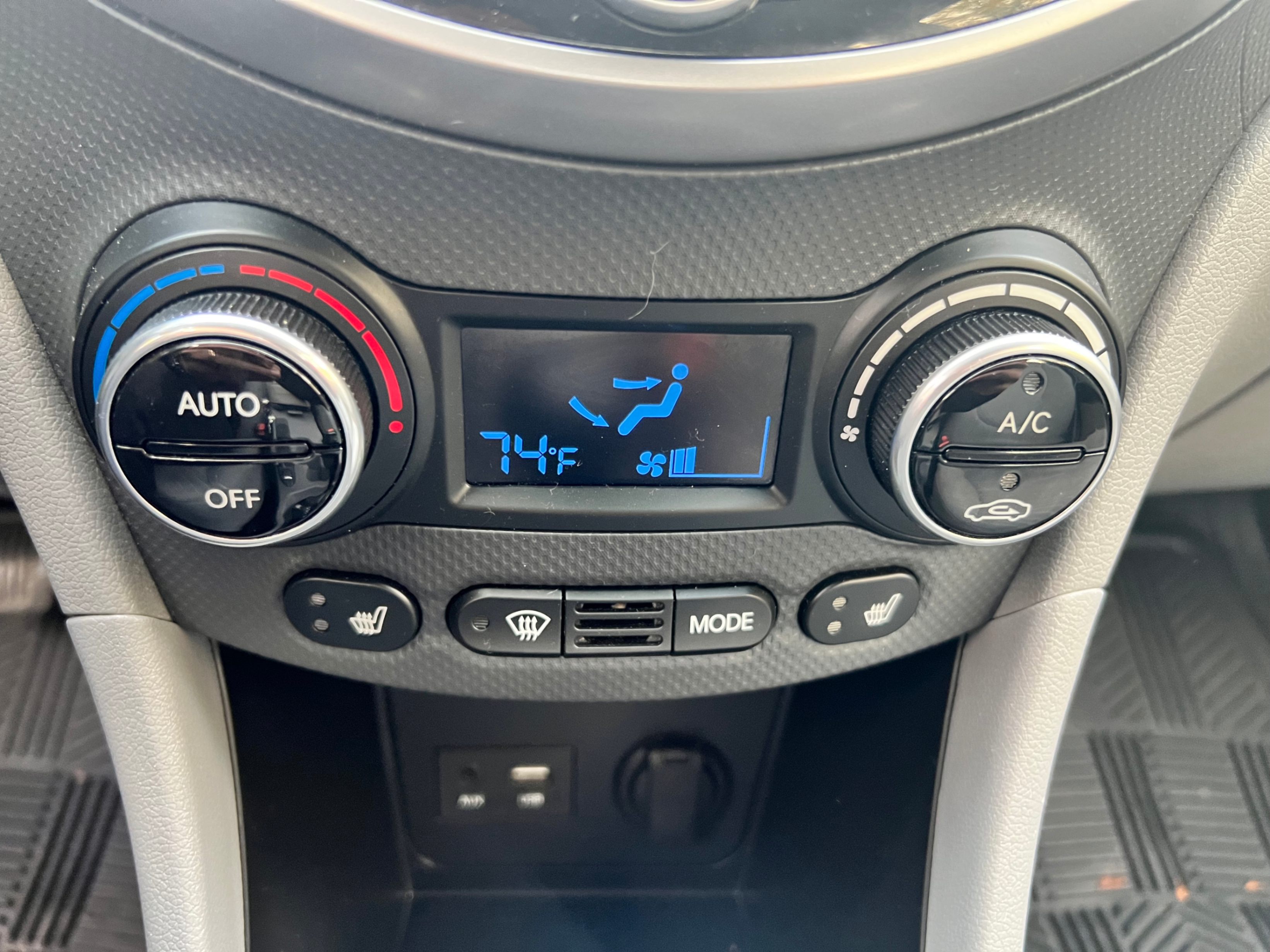 /crownautomobile/2015-Hyundai-Accent-7045760483171528.jpg