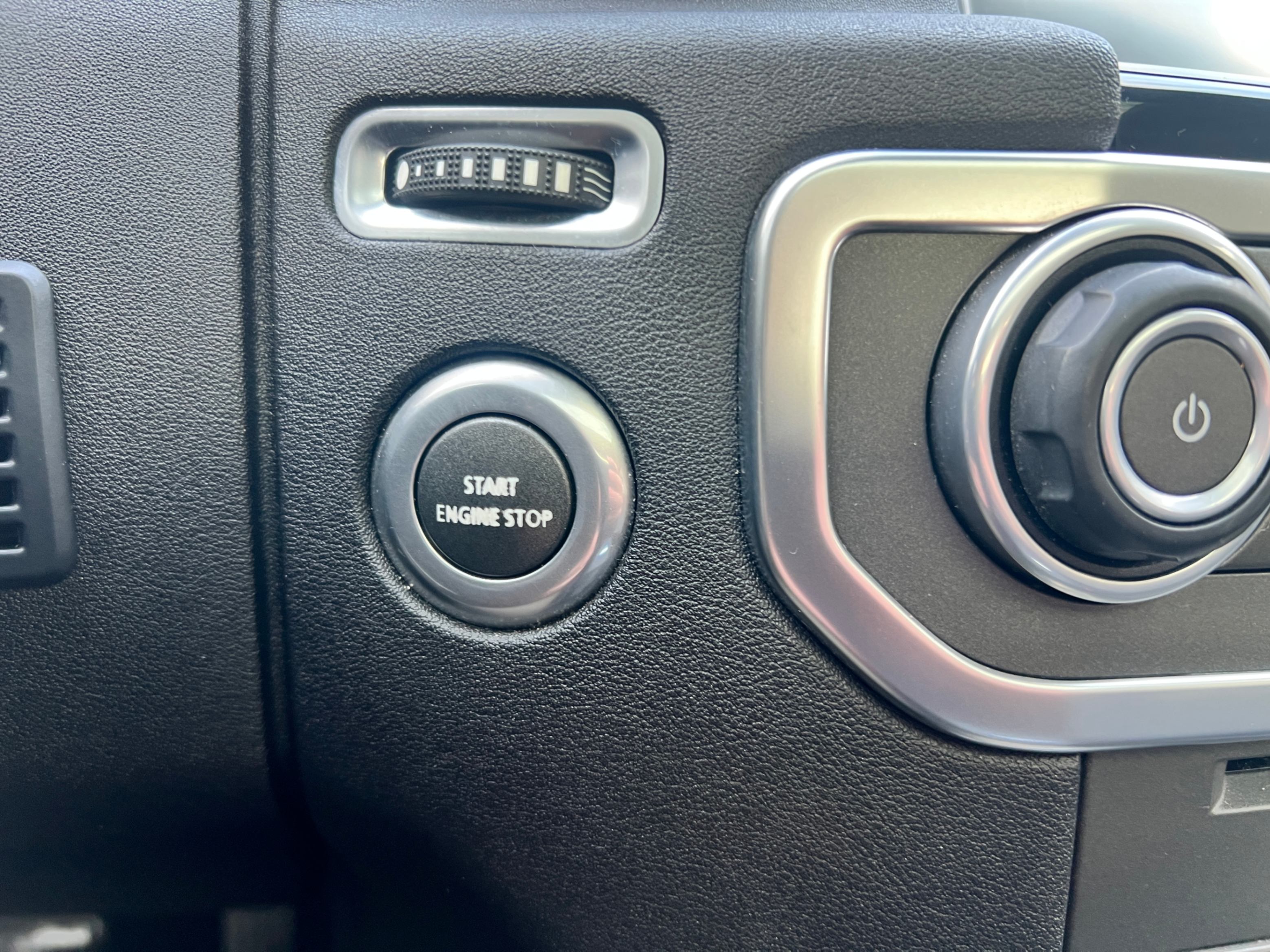 /crownautomobile/2016-LandRover-LR4-6105371670112067.jpg