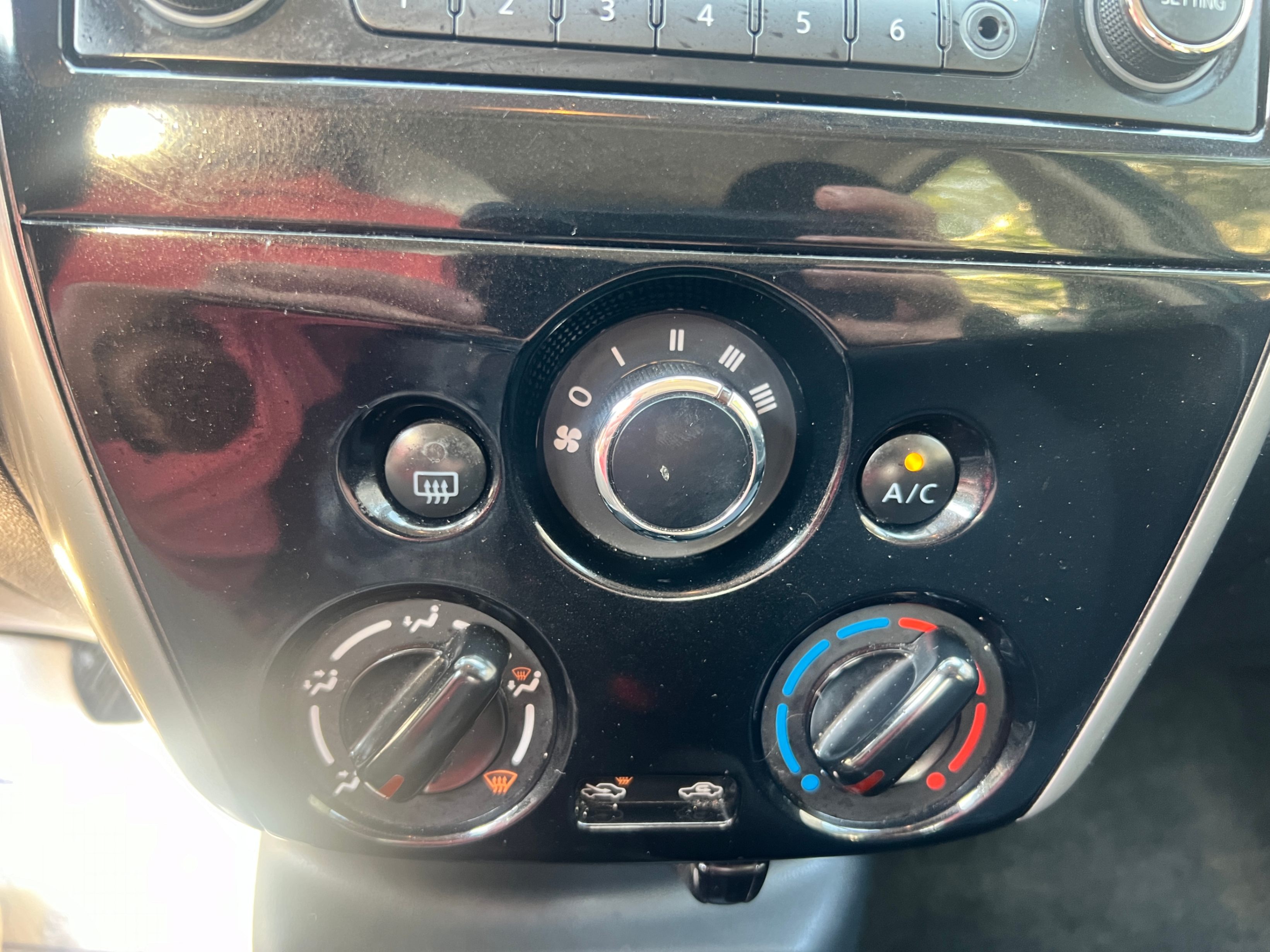 /crownautomobile/2016-Nissan-Micra-44786623971729944.jpg