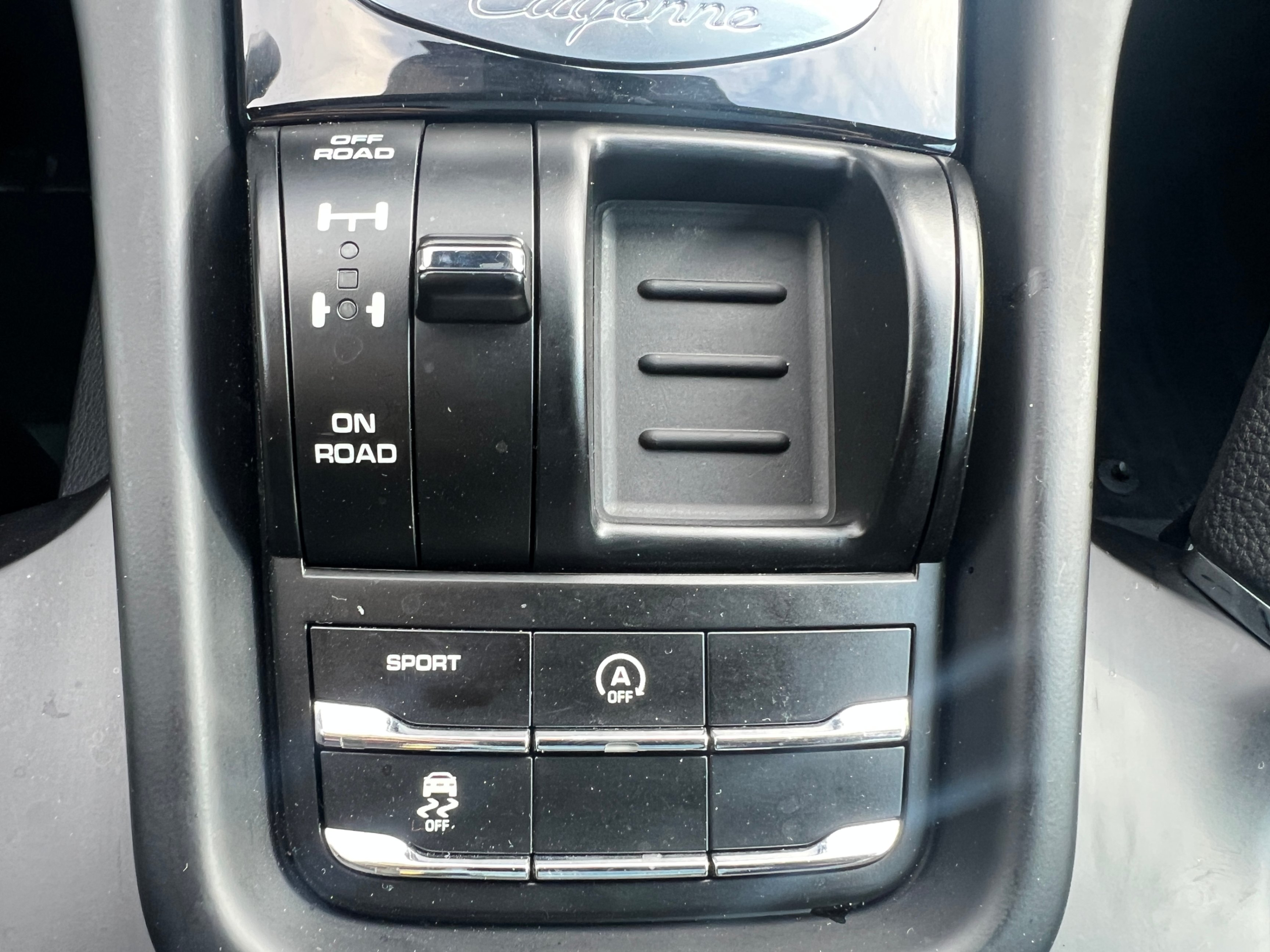 /crownautomobile/2016-Porsche-Cayenne-03277642279380788.jpg