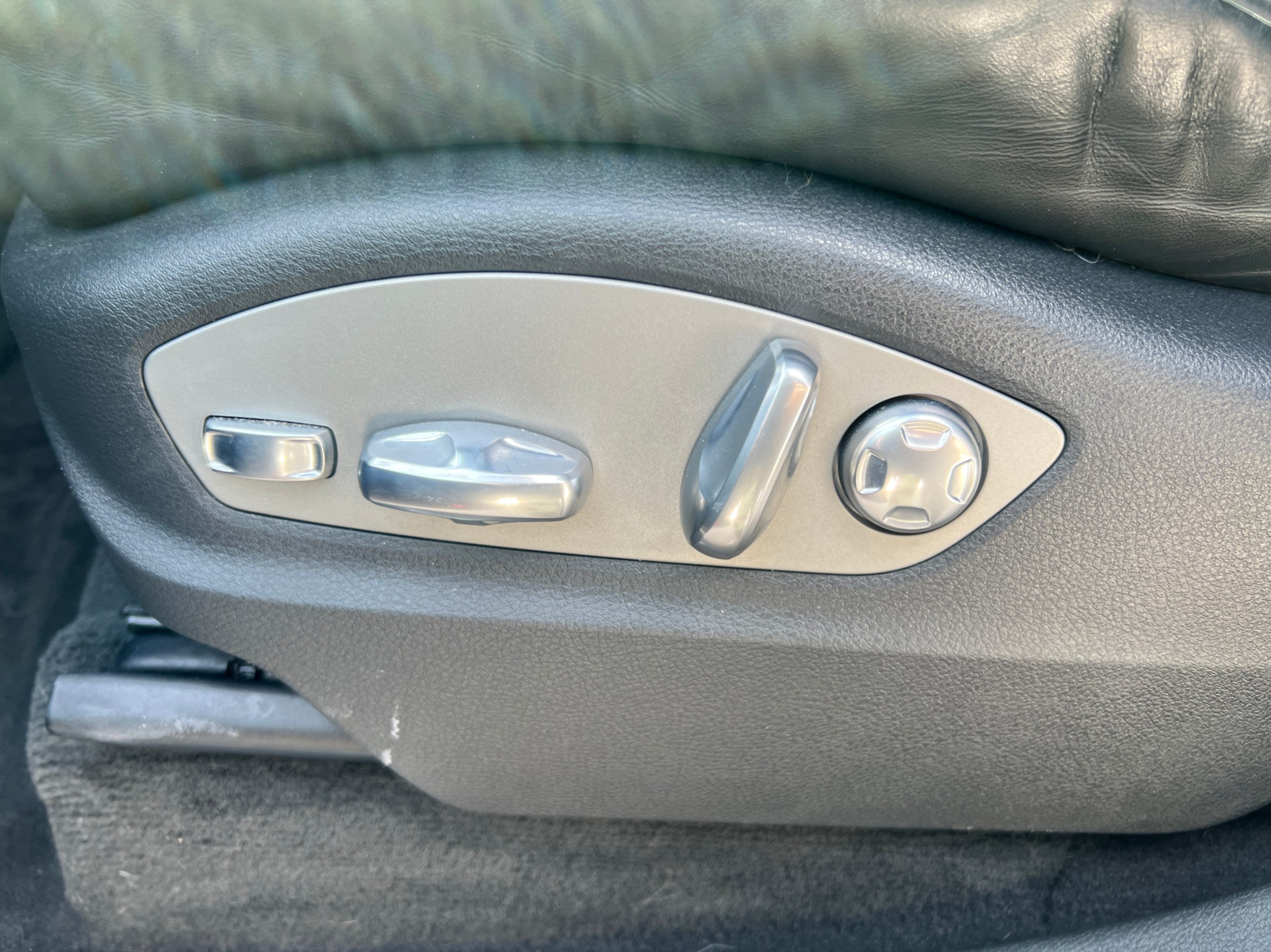 /crownautomobile/2016-Porsche-Cayenne-22688958143400972.jpg