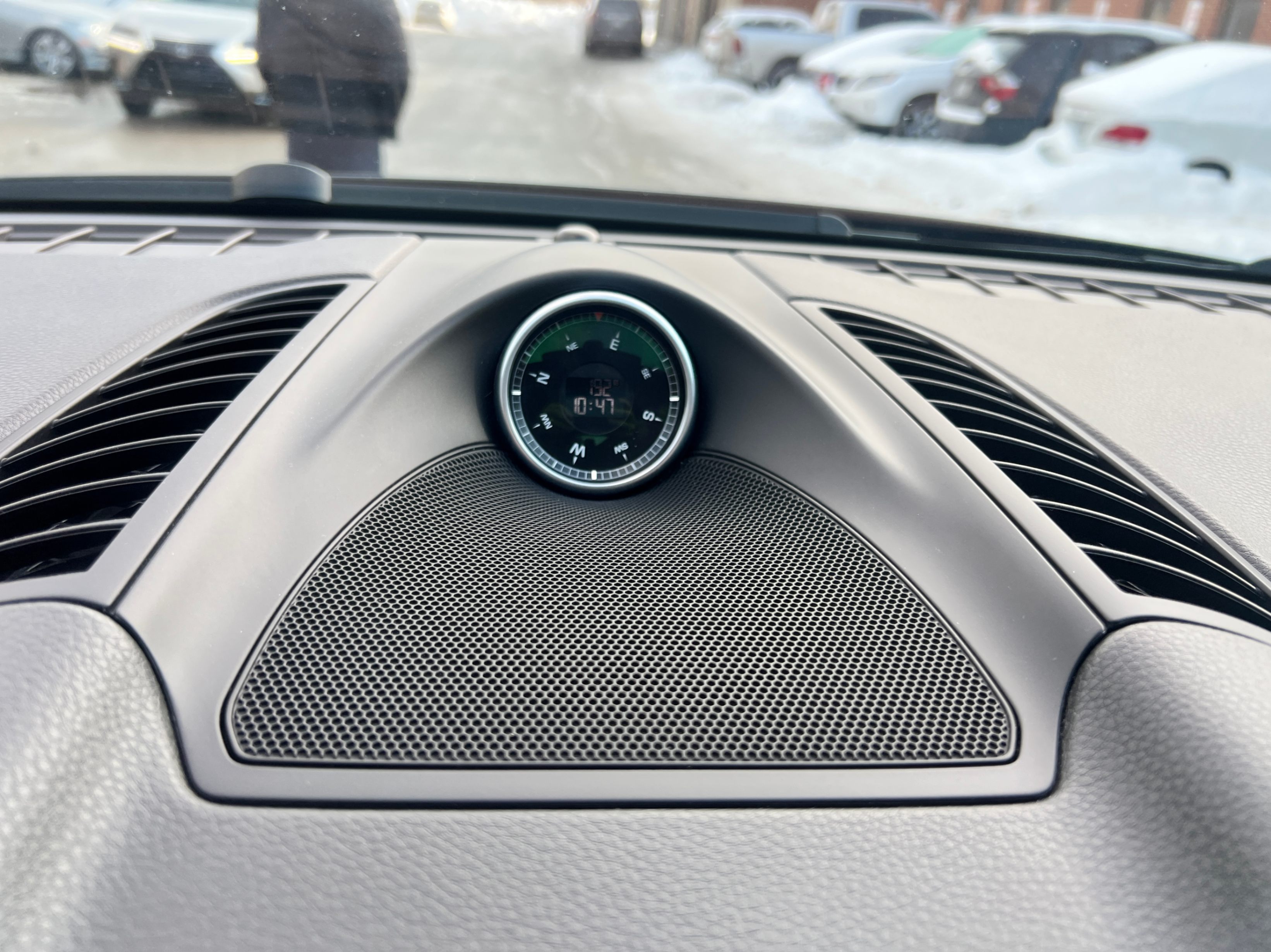 /crownautomobile/2016-Porsche-Cayenne-2325584763934152.jpg
