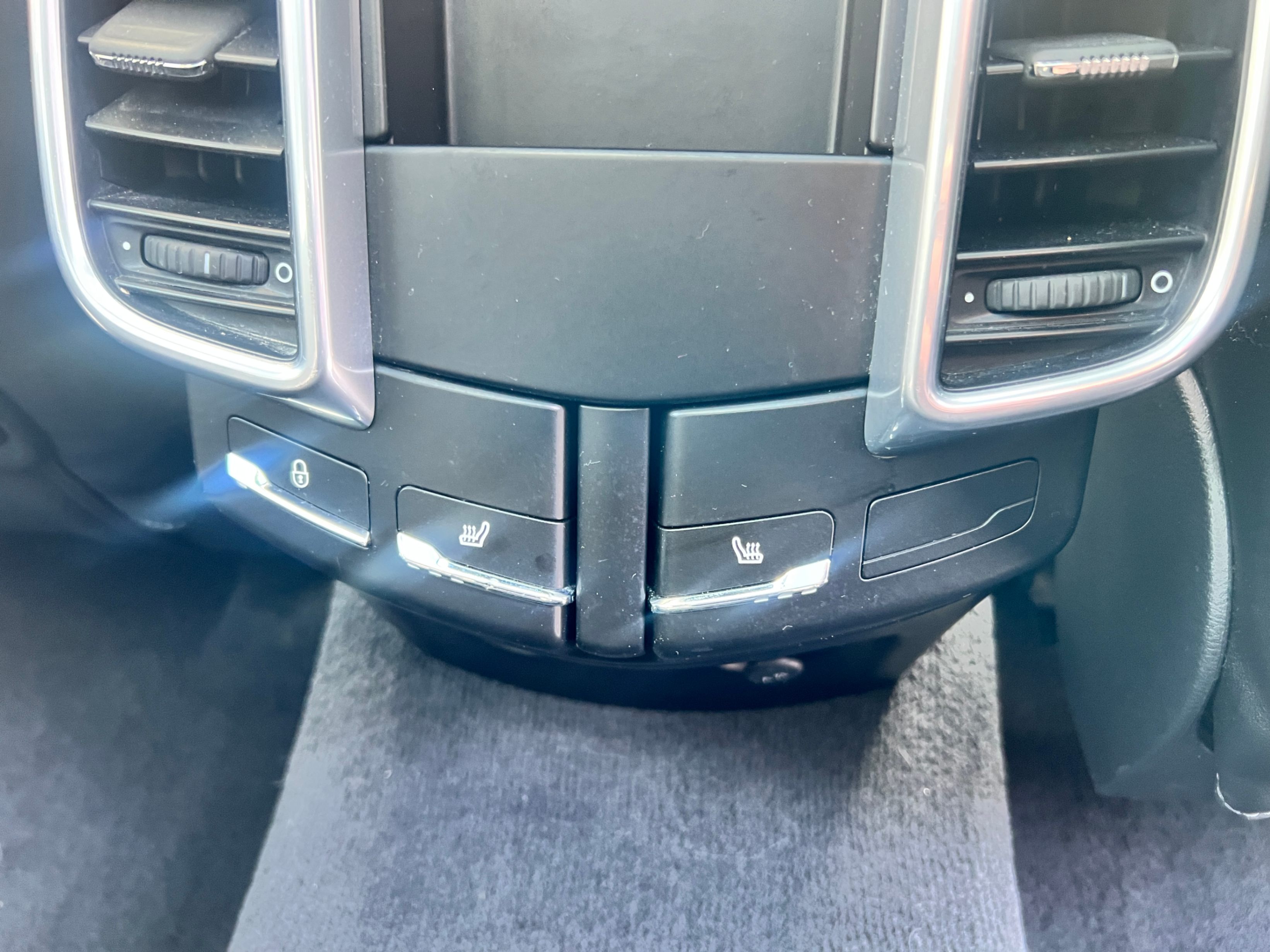 /crownautomobile/2016-Porsche-Cayenne-3266679436516.jpg