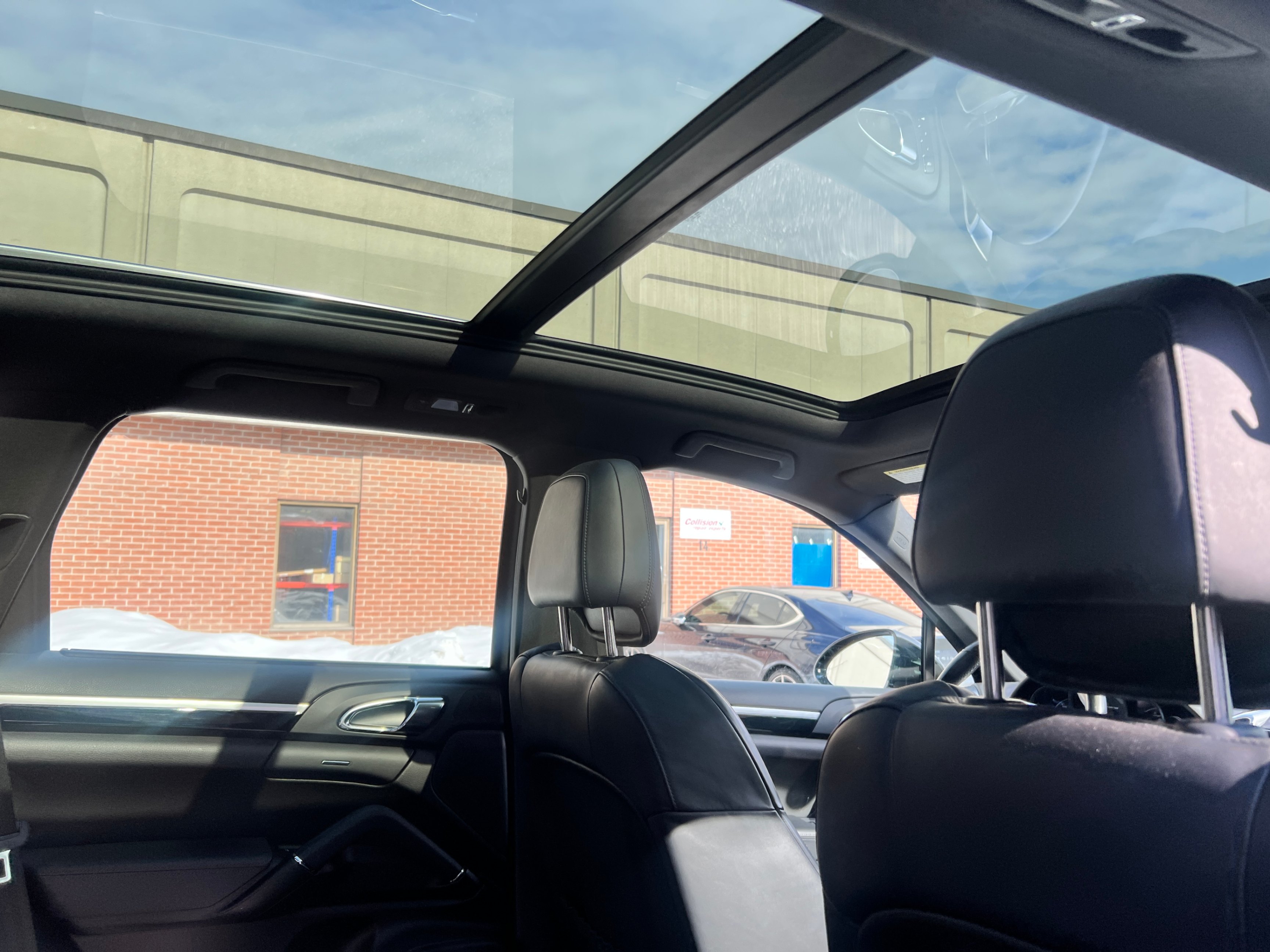 /crownautomobile/2016-Porsche-Cayenne-40526975958327793.jpg