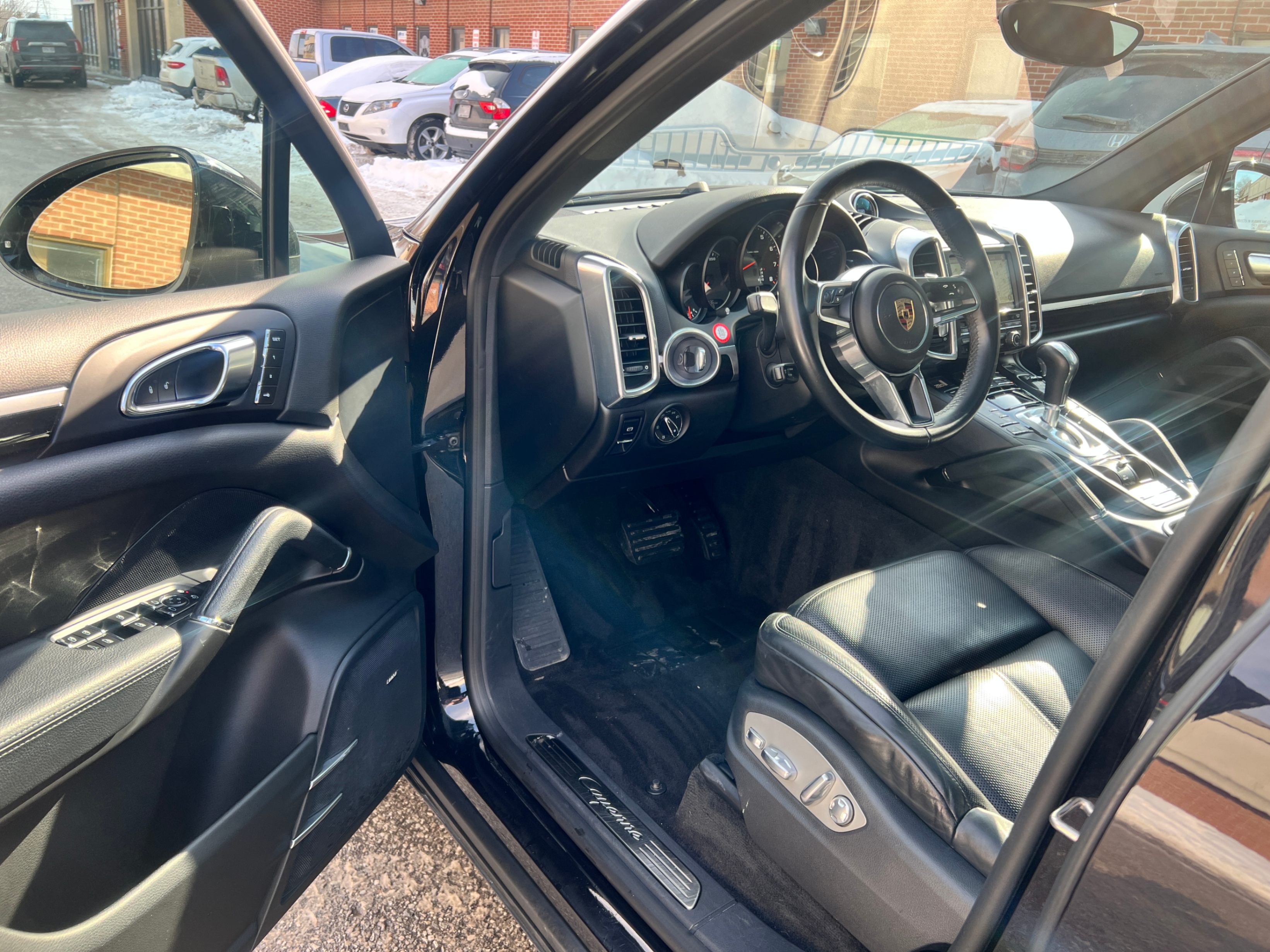 /crownautomobile/2016-Porsche-Cayenne-6237358943150844.jpg