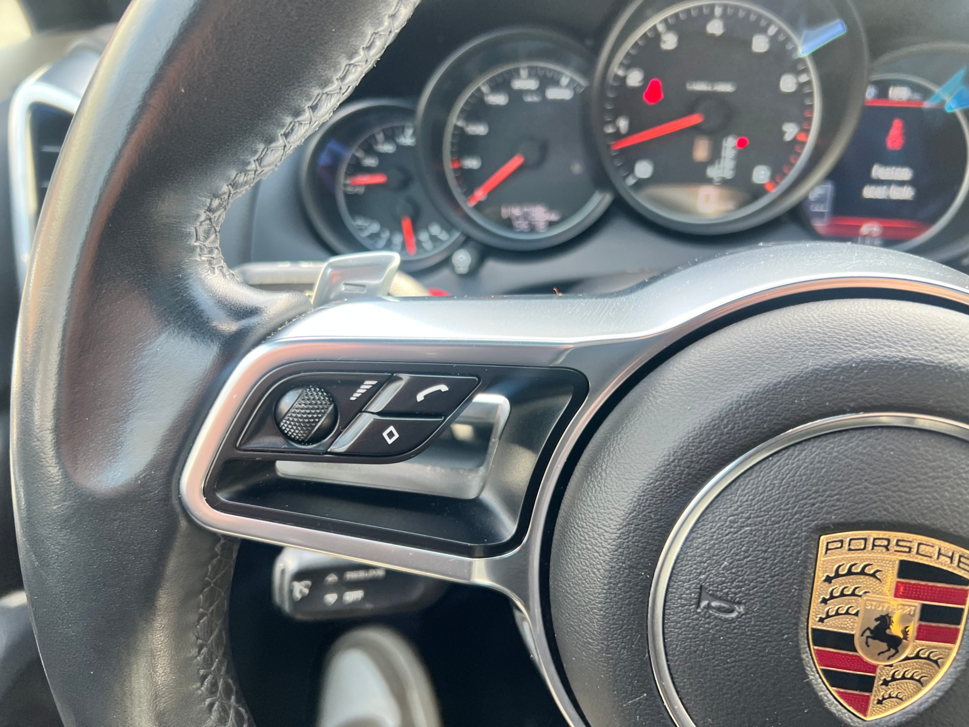 /crownautomobile/2016-Porsche-Cayenne-6726797964596605.jpg