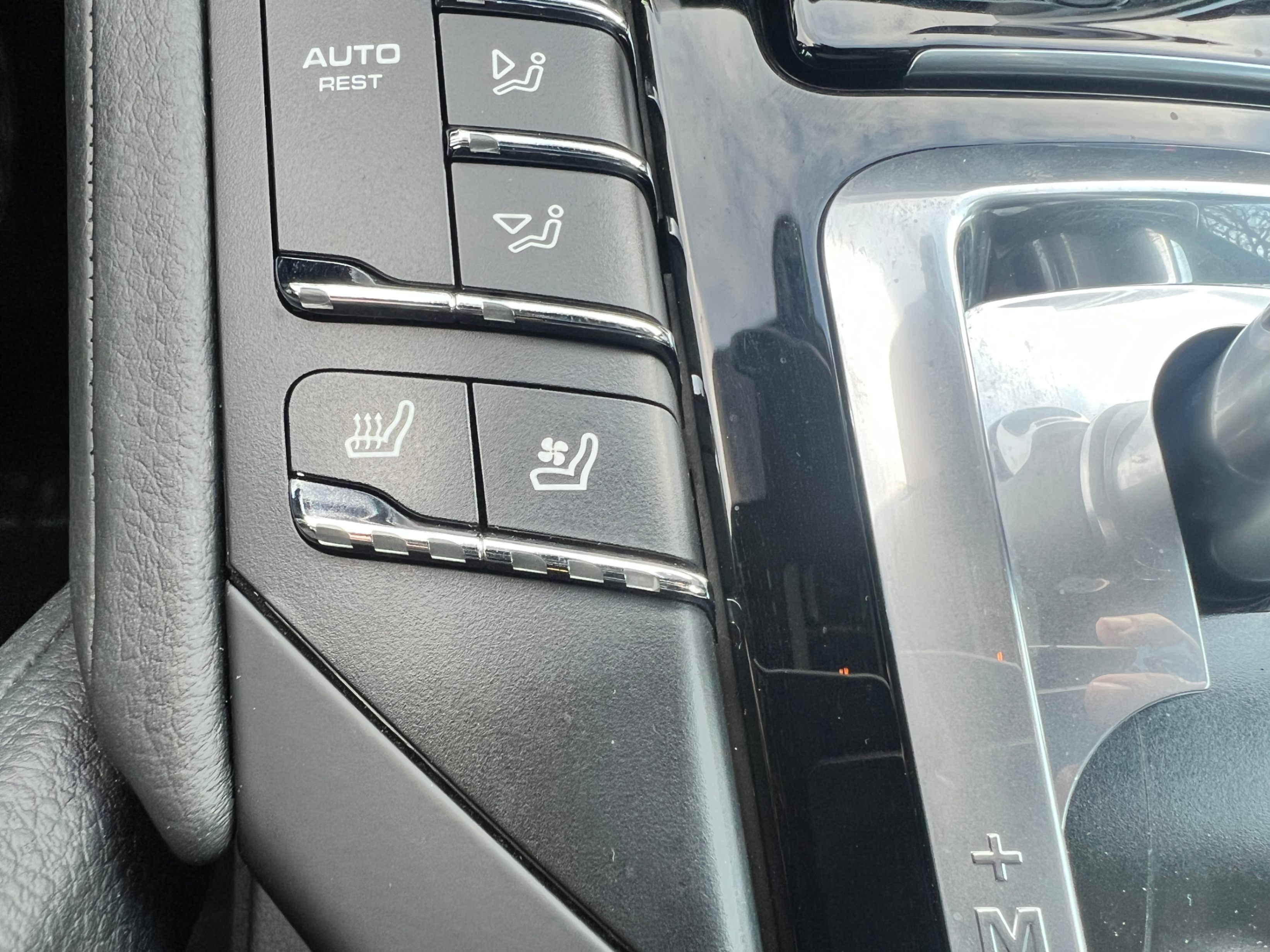 /crownautomobile/2016-Porsche-Cayenne-7346478651291122.jpg