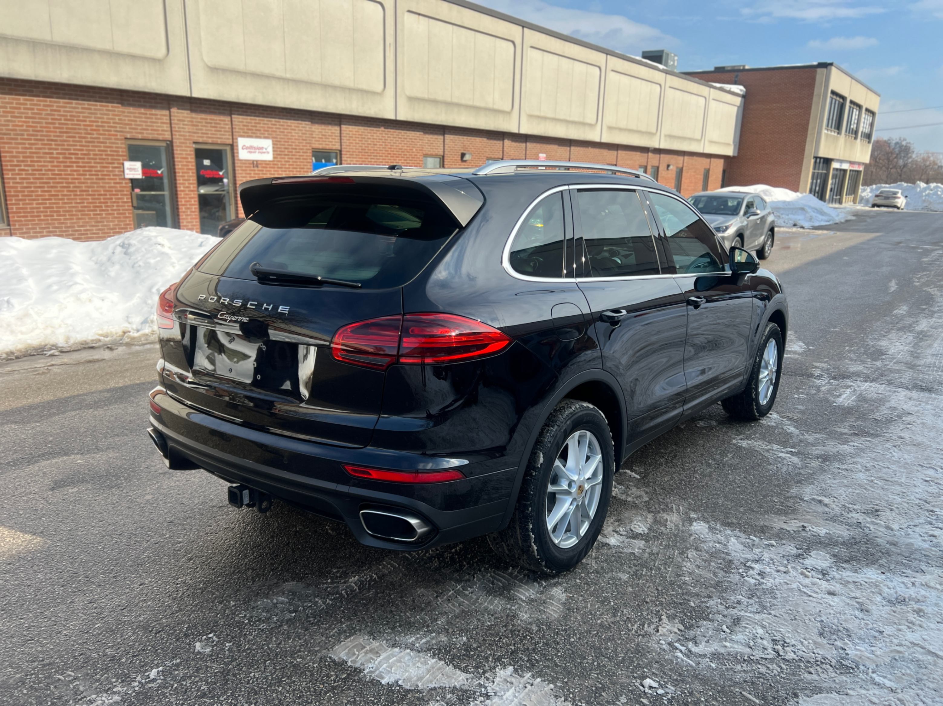 /crownautomobile/2016-Porsche-Cayenne-8444197572880952.jpg