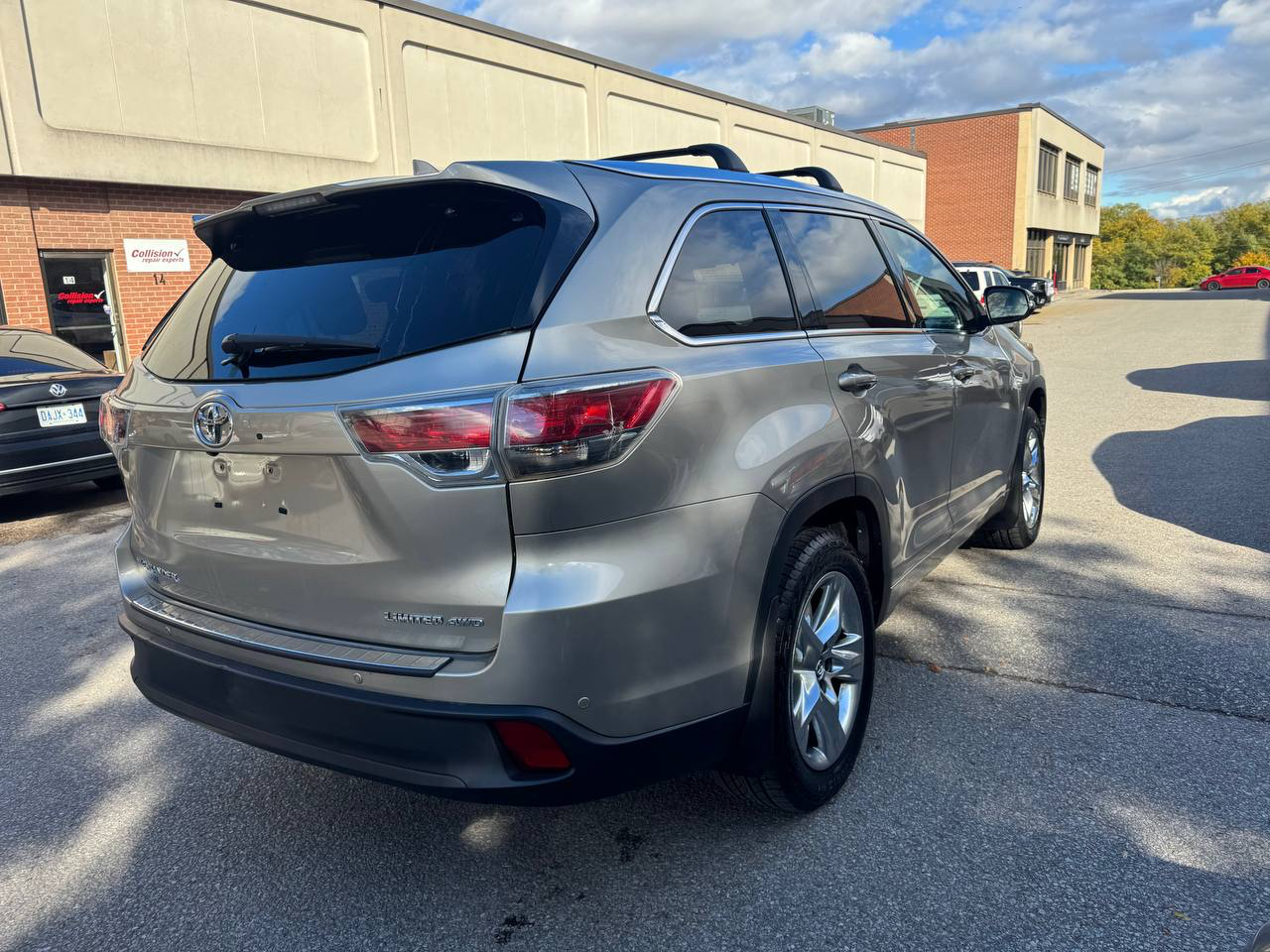 /crownautomobile/2016-Toyota-Highlander-1849138542563582.jpg