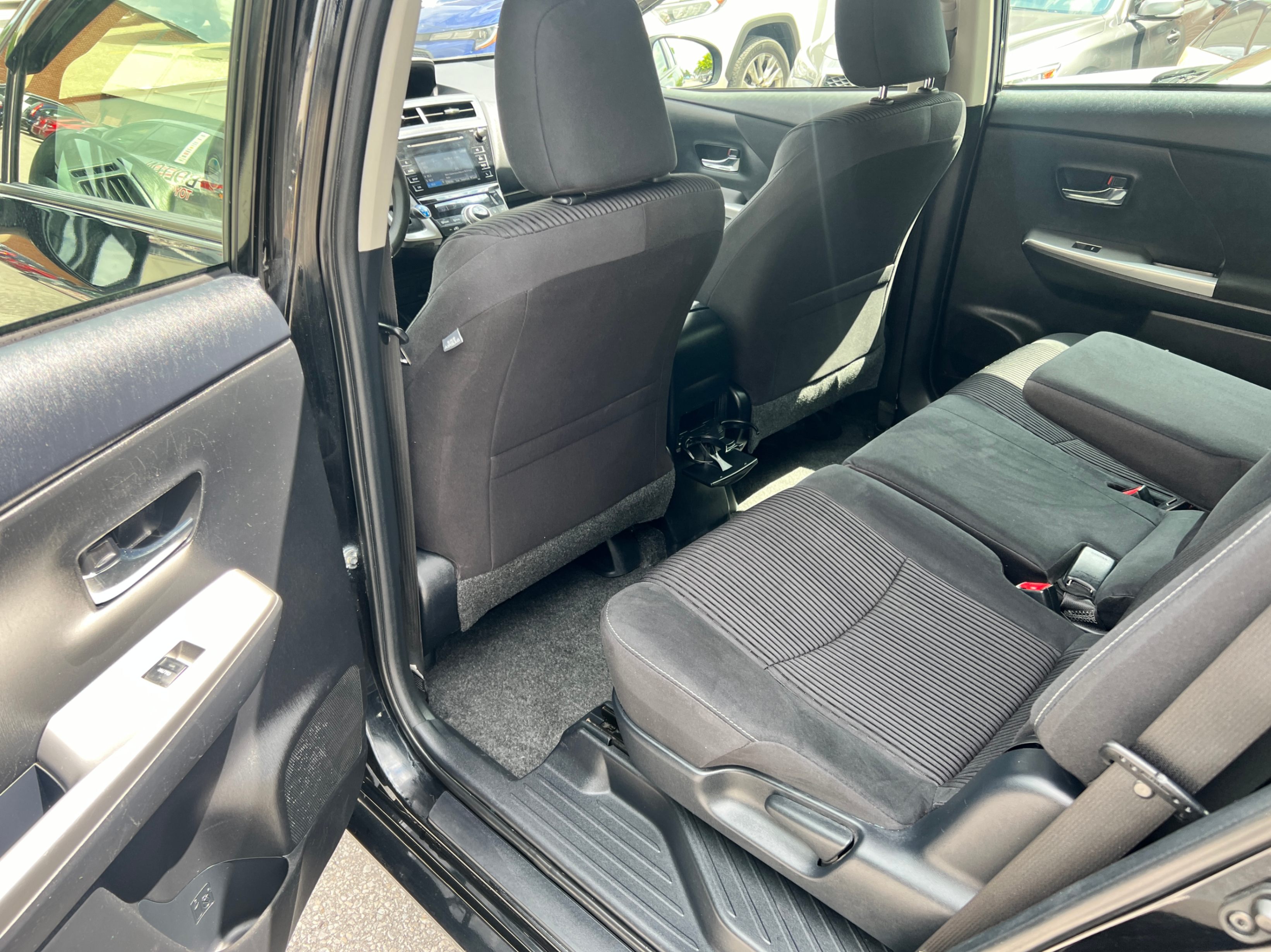 /crownautomobile/2017-Toyota-Priusv-40139709021490333.jpg