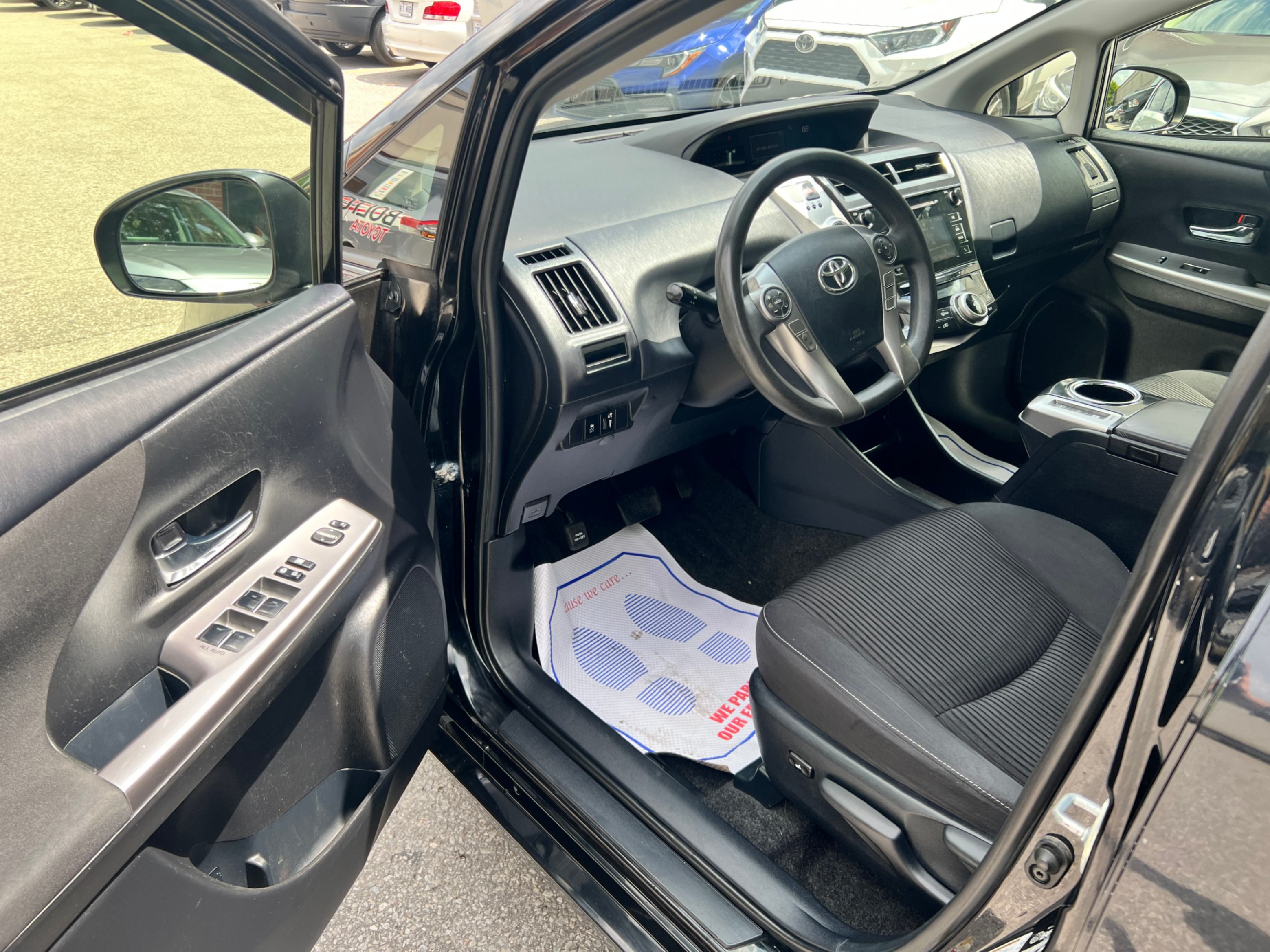 /crownautomobile/2017-Toyota-Priusv-7770356468229938.jpg
