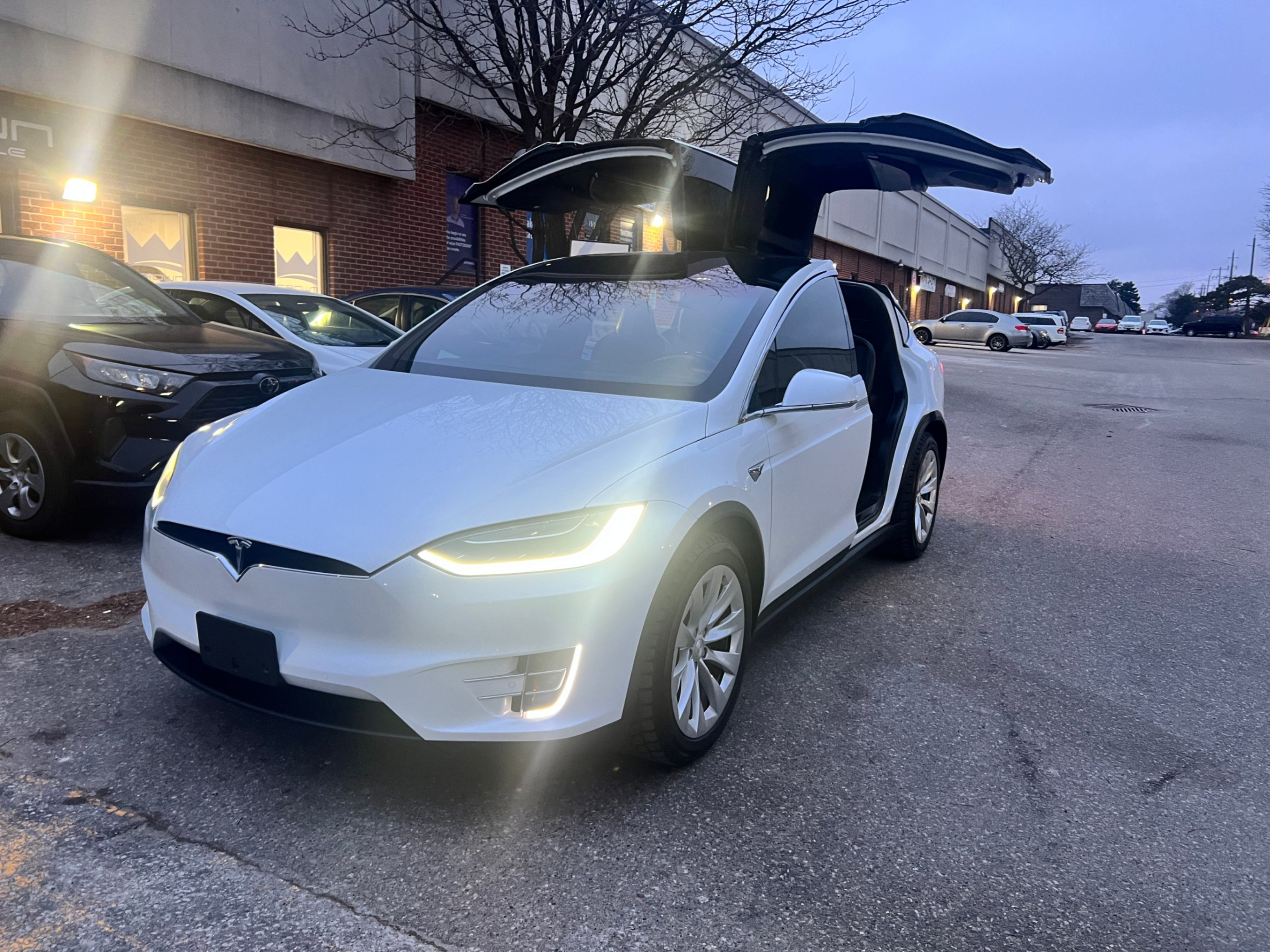 /crownautomobile/2018-Tesla-ModelX-02717998554049994.jpg
