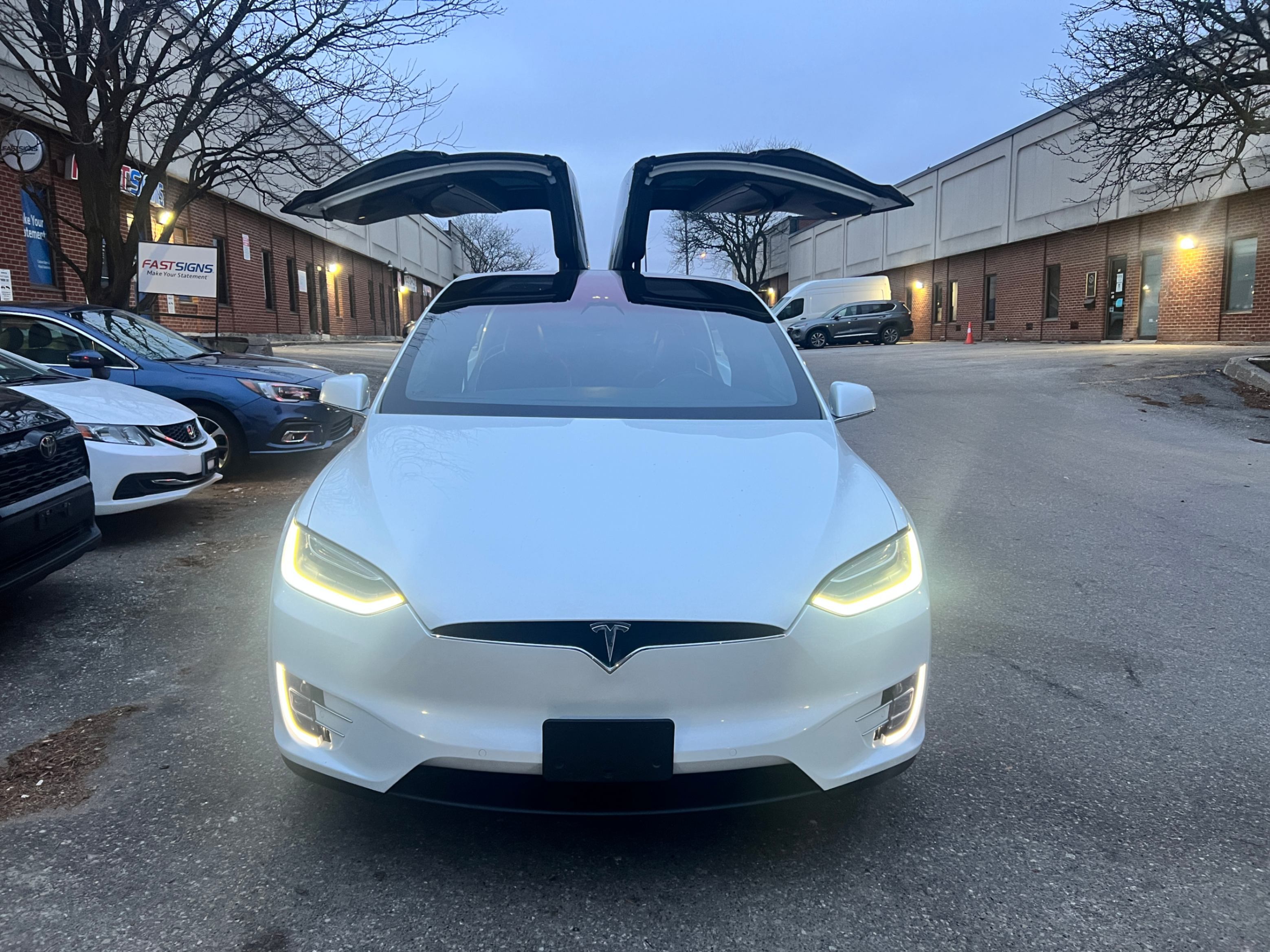 /crownautomobile/2018-Tesla-ModelX-08764404991081998.jpg