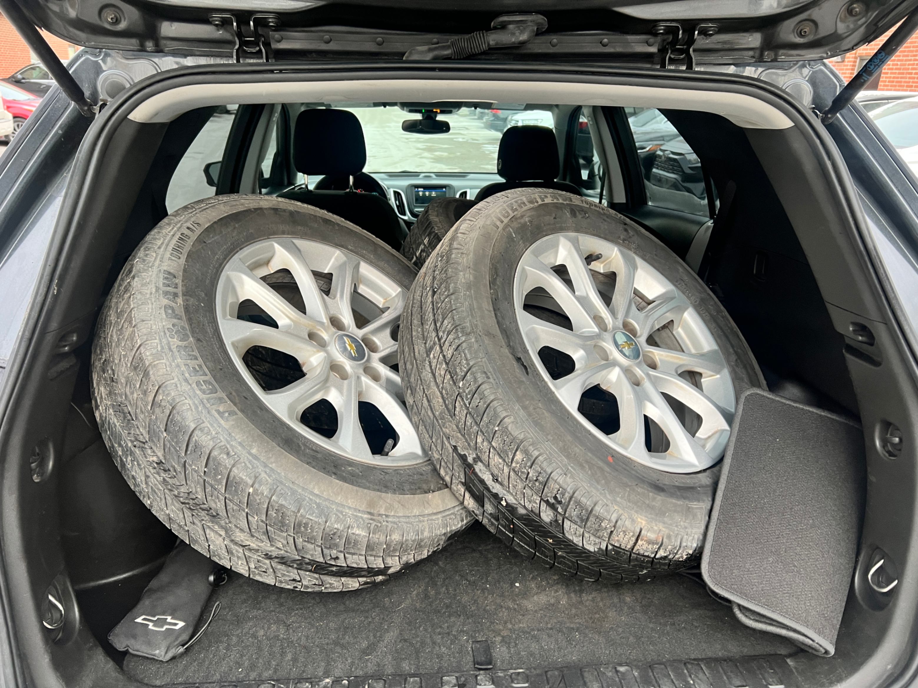 /crownautomobile/2019-Chevrolet-Equinox-49157196512914236.jpg
