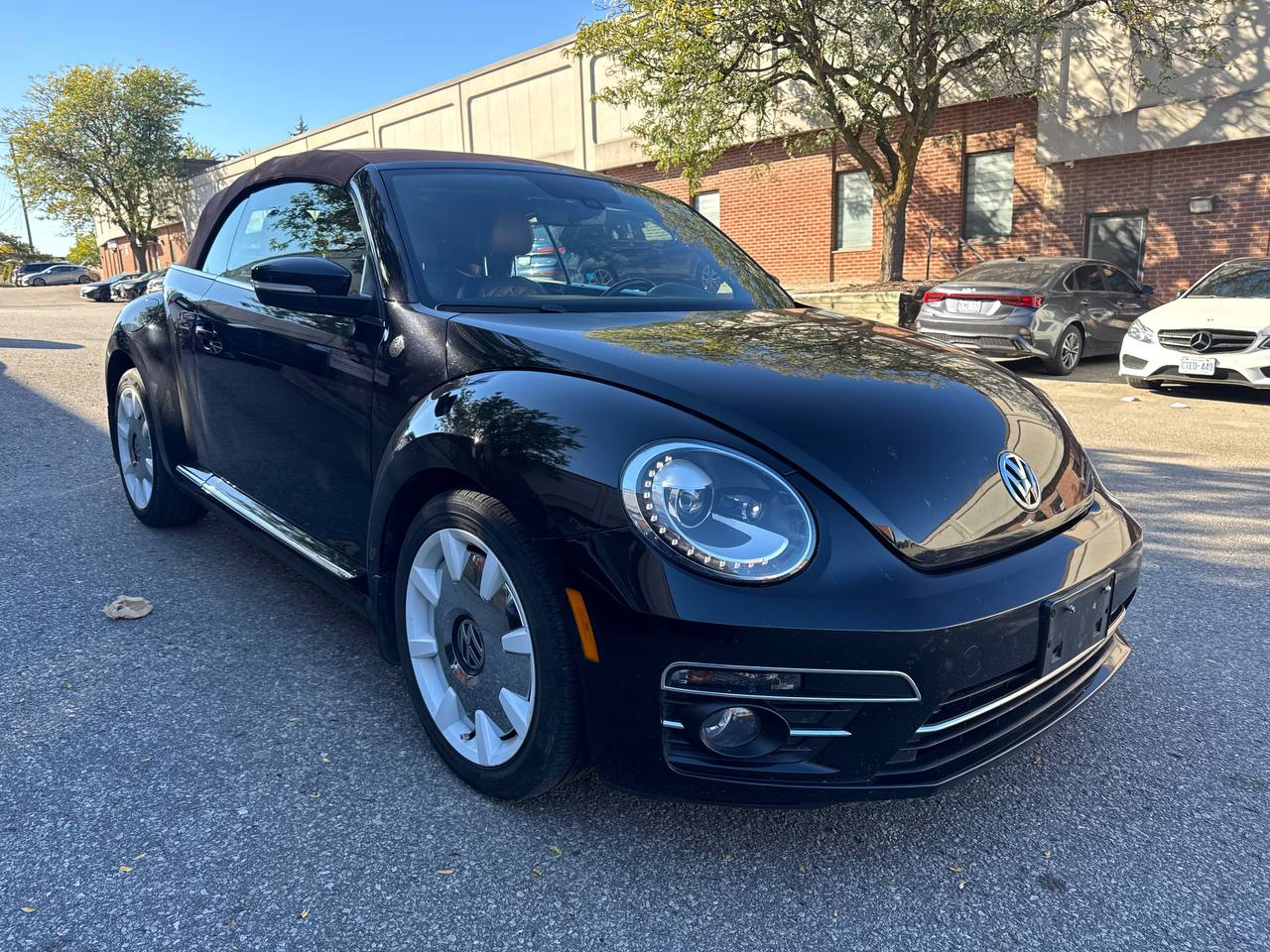 /crownautomobile/2019-Volkswagen-Beetle-31045272307729976.jpg